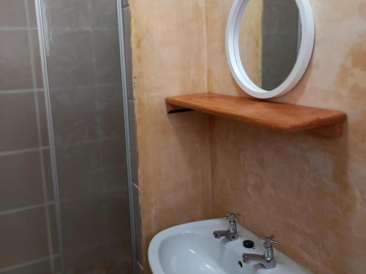 Family Room with Private Bathroom - Photo 7