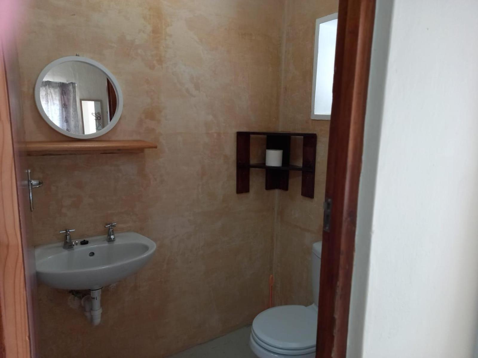 Family Room with Private Bathroom - Photo 4