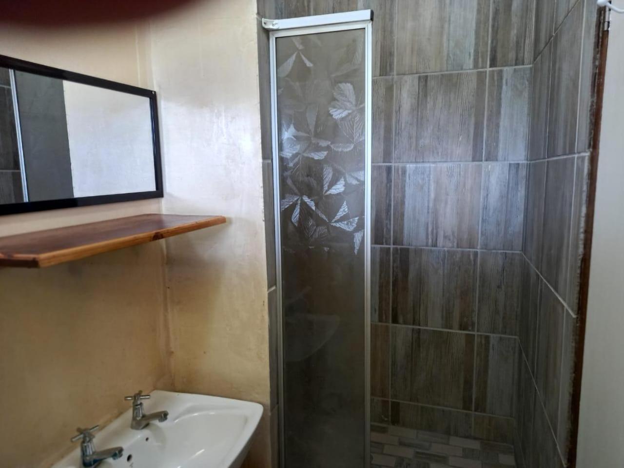 Double Room - Photo 6