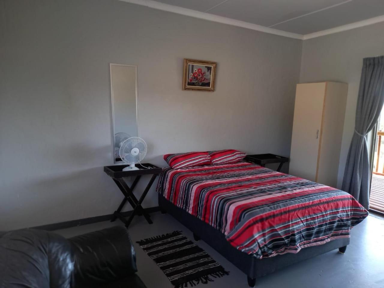Double Room - Photo 9