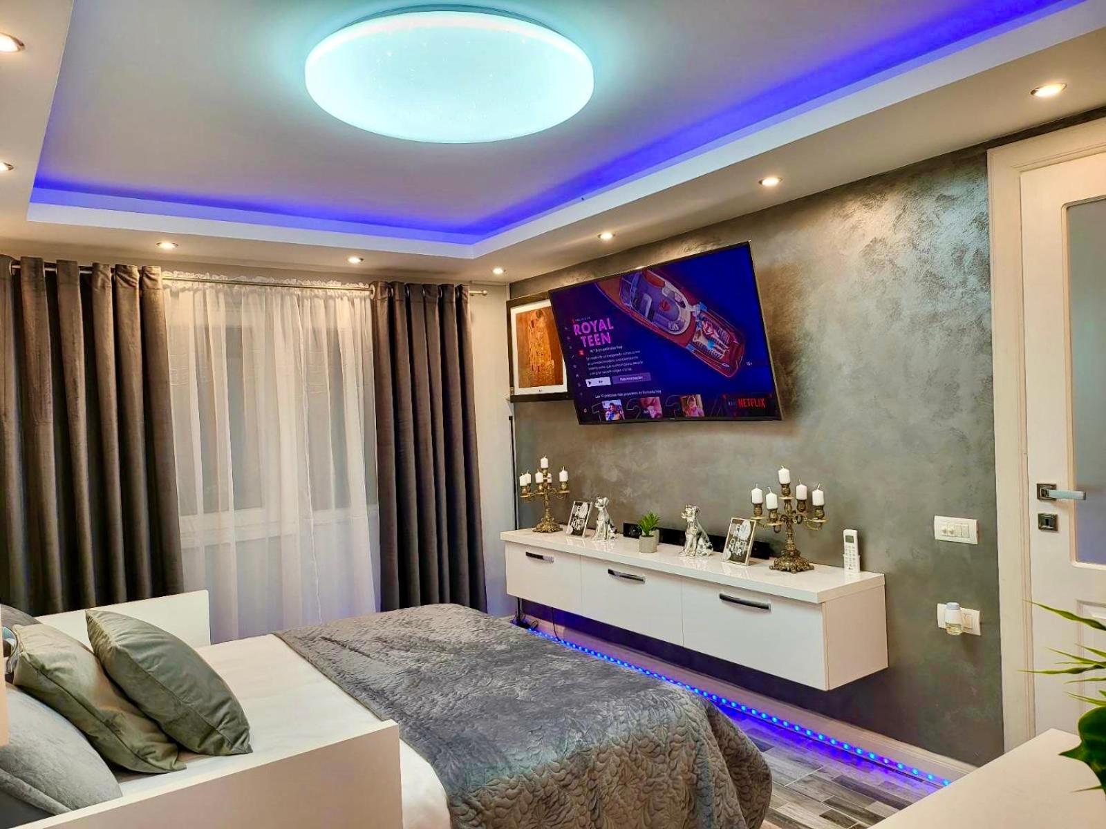 One-Bedroom Apartment - Photo 1