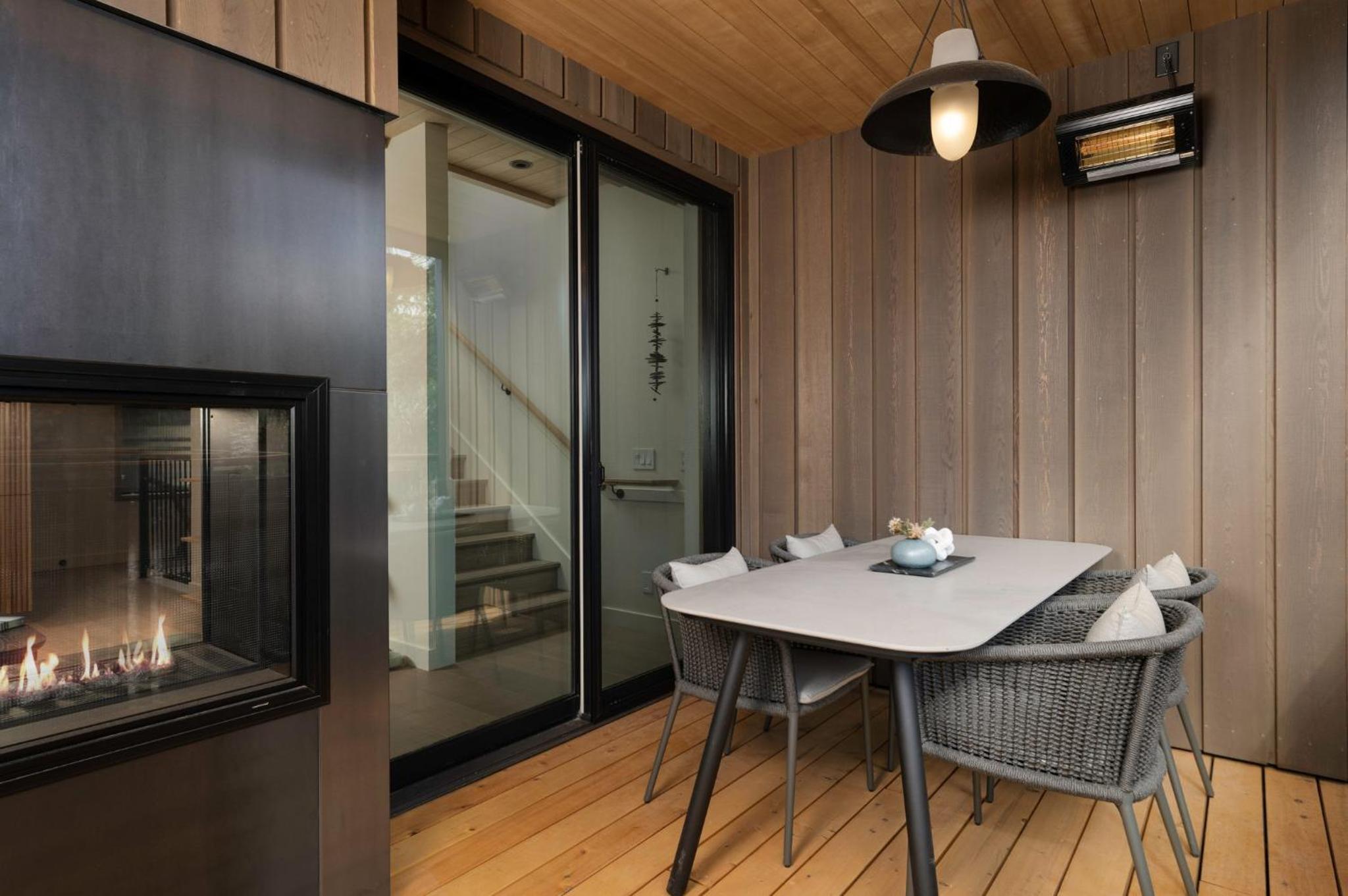 Family Suite with Balcony - Photo 6