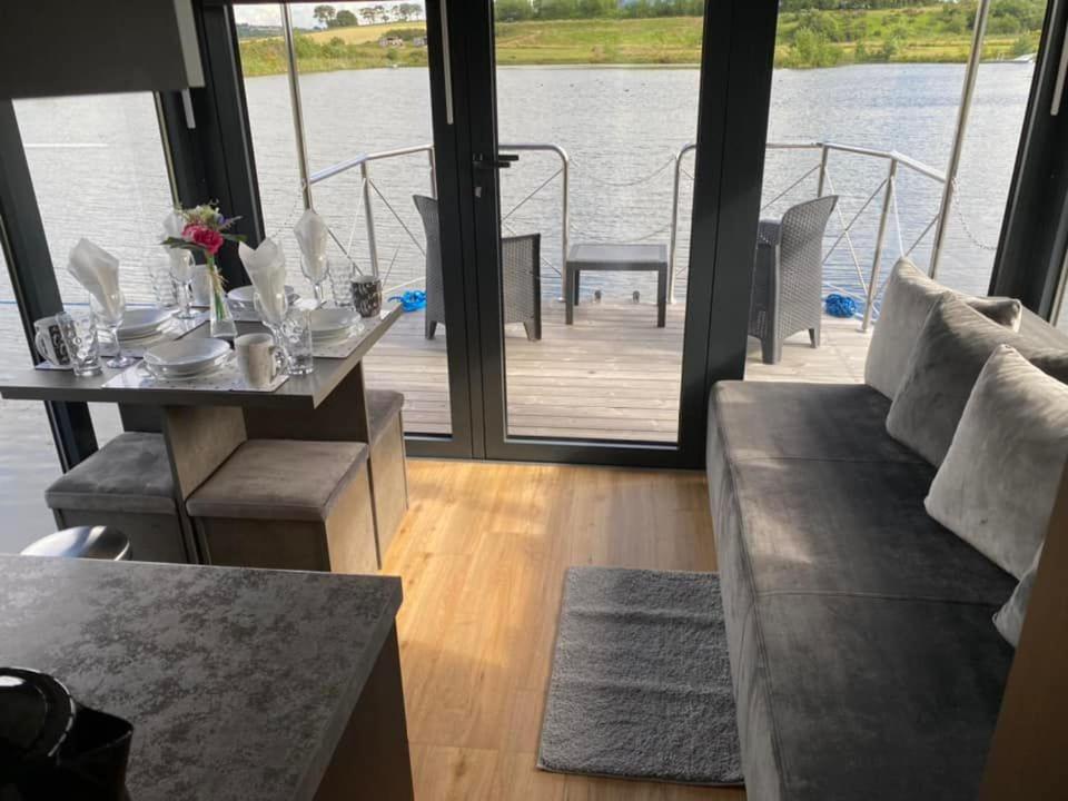 Eco-Hausboot on the Lake (Not pet Friendly)