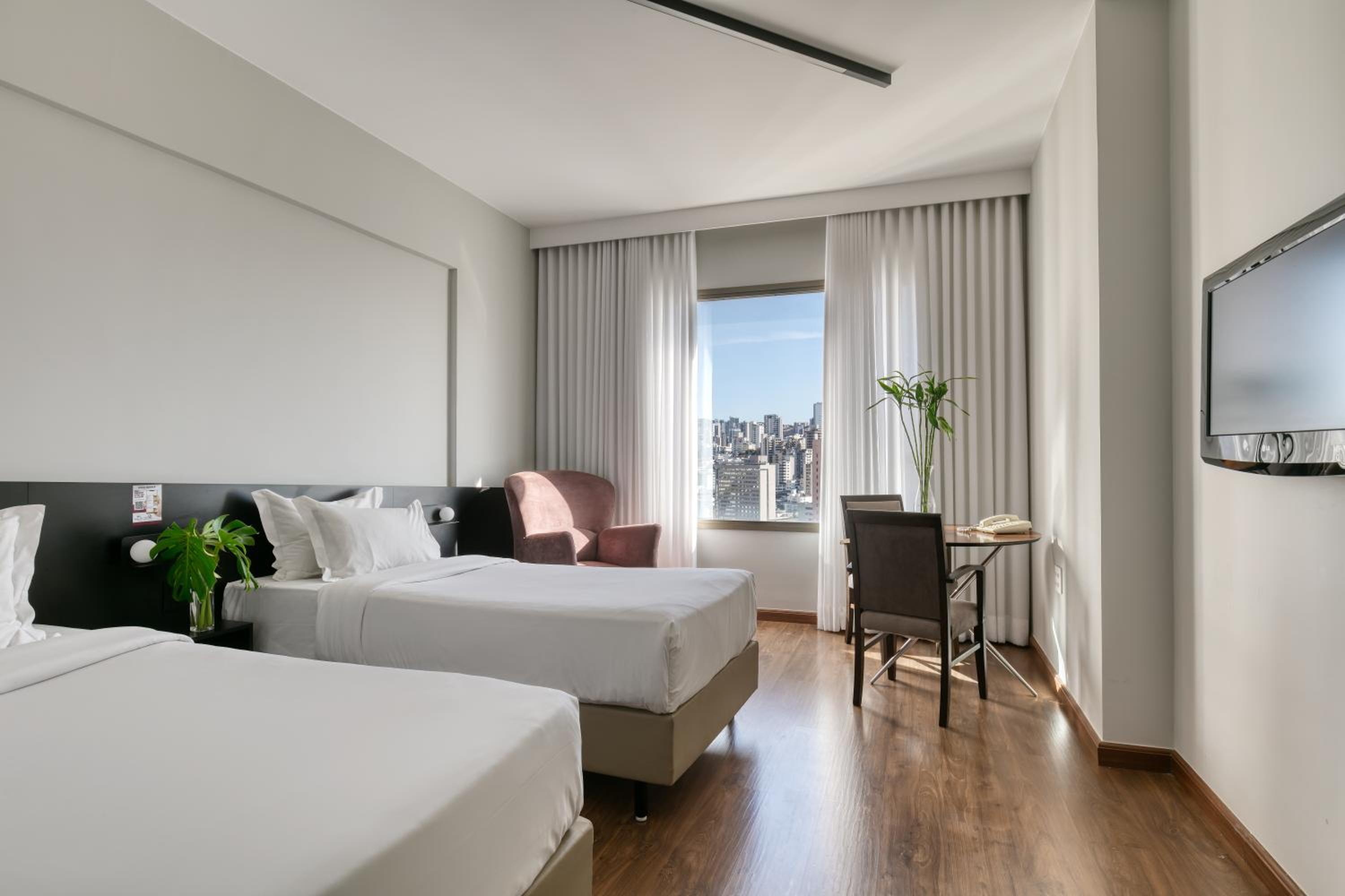 Standard Twin Room - Photo 3