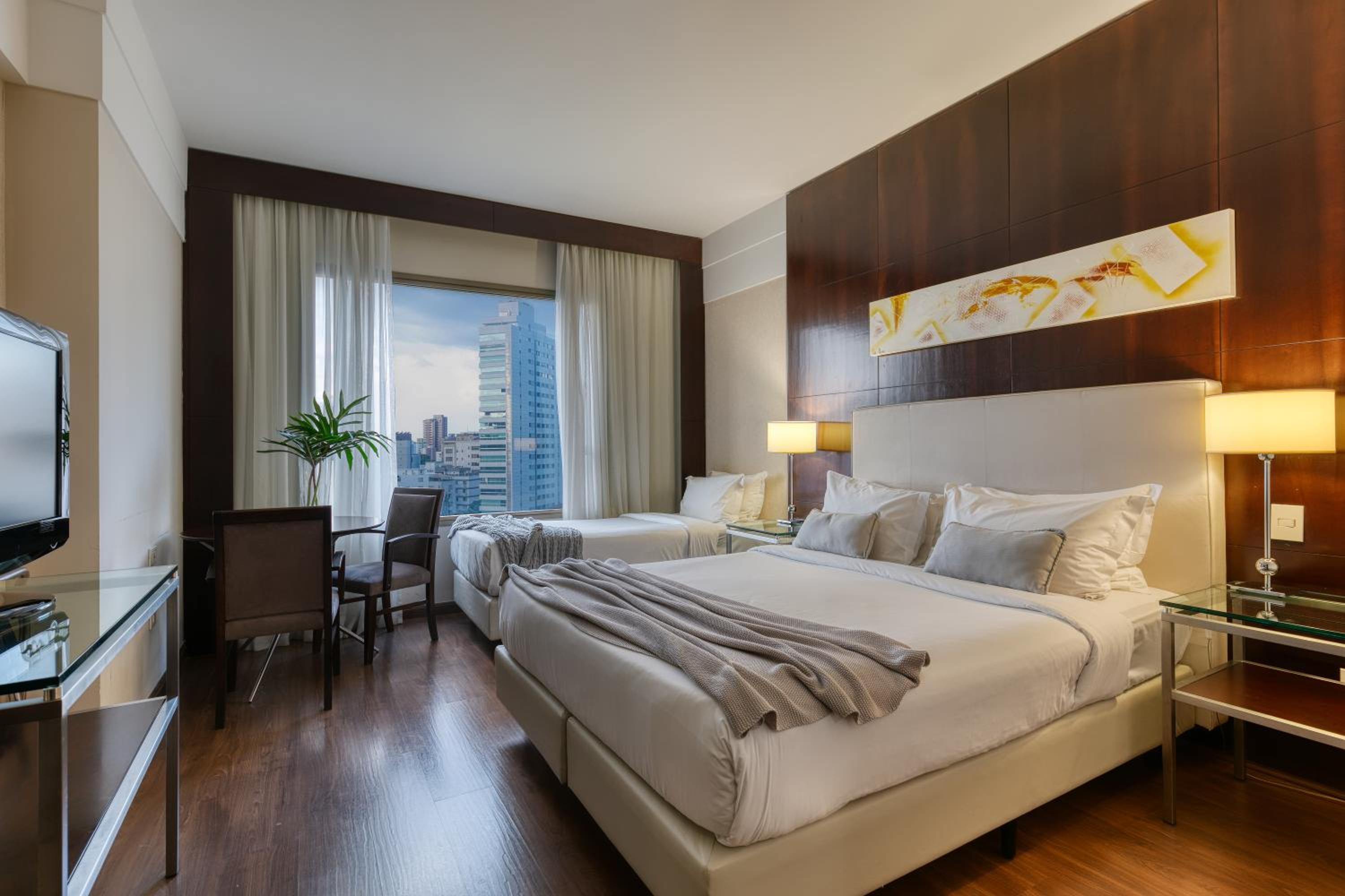Classic Room with One Double Bed and One Single Bed - Photo 2