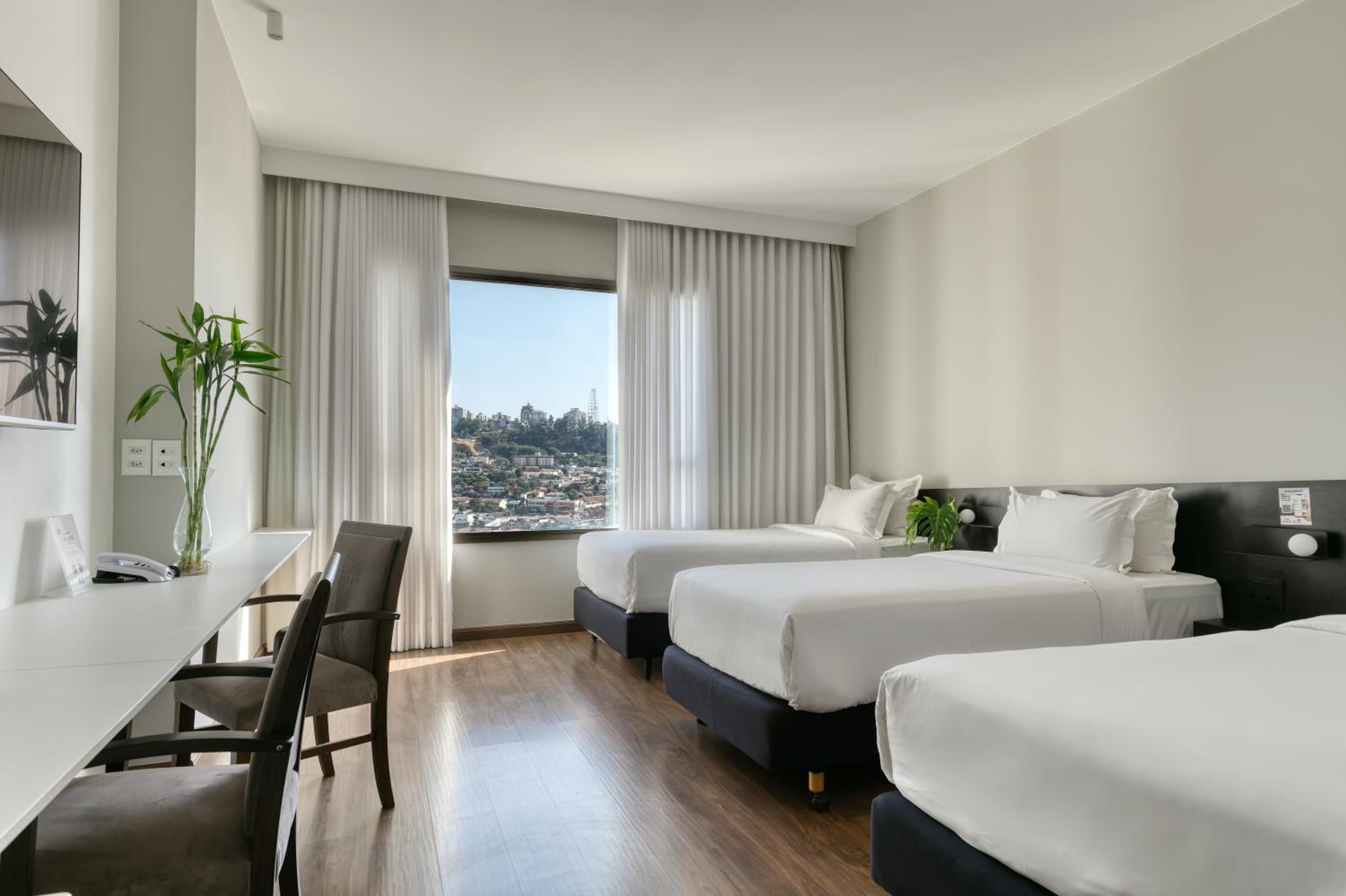 Standard Room With Three Single Beds - Photo 2