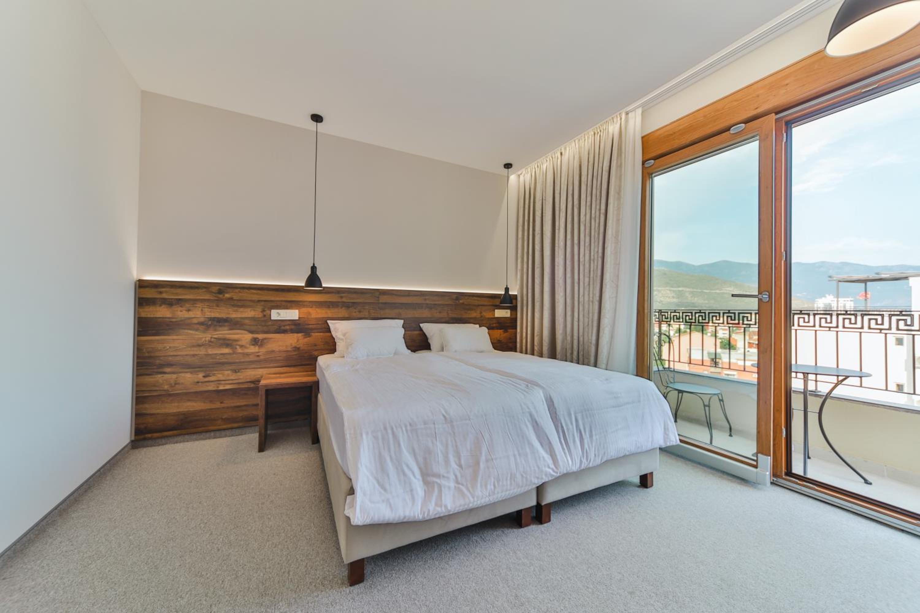 One-Bedroom Suite - Photo 3