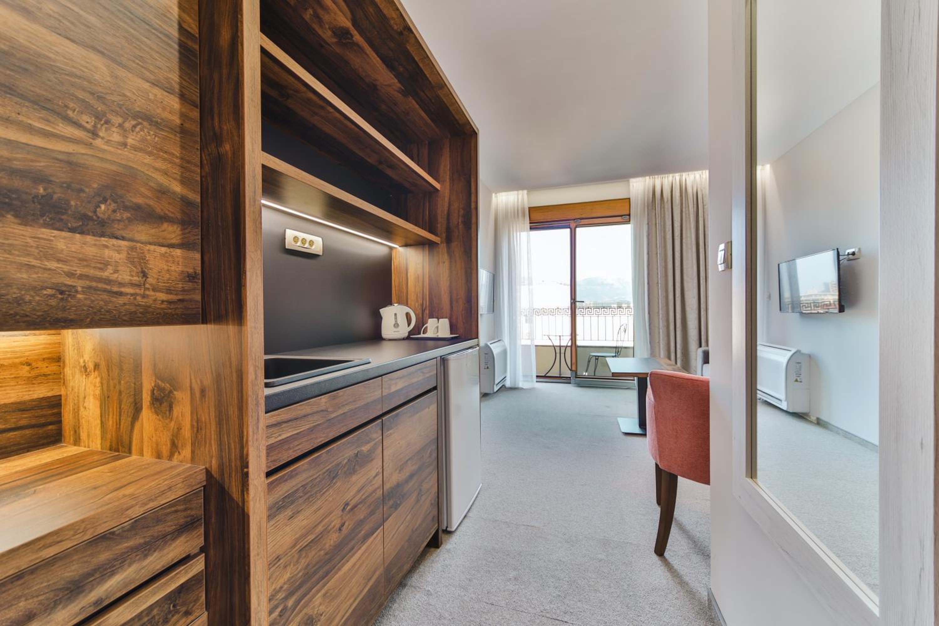 One-Bedroom Suite - Photo 4