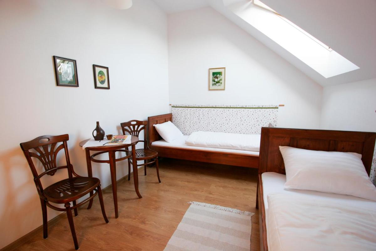 Double Room with Private Bathroom photo 2