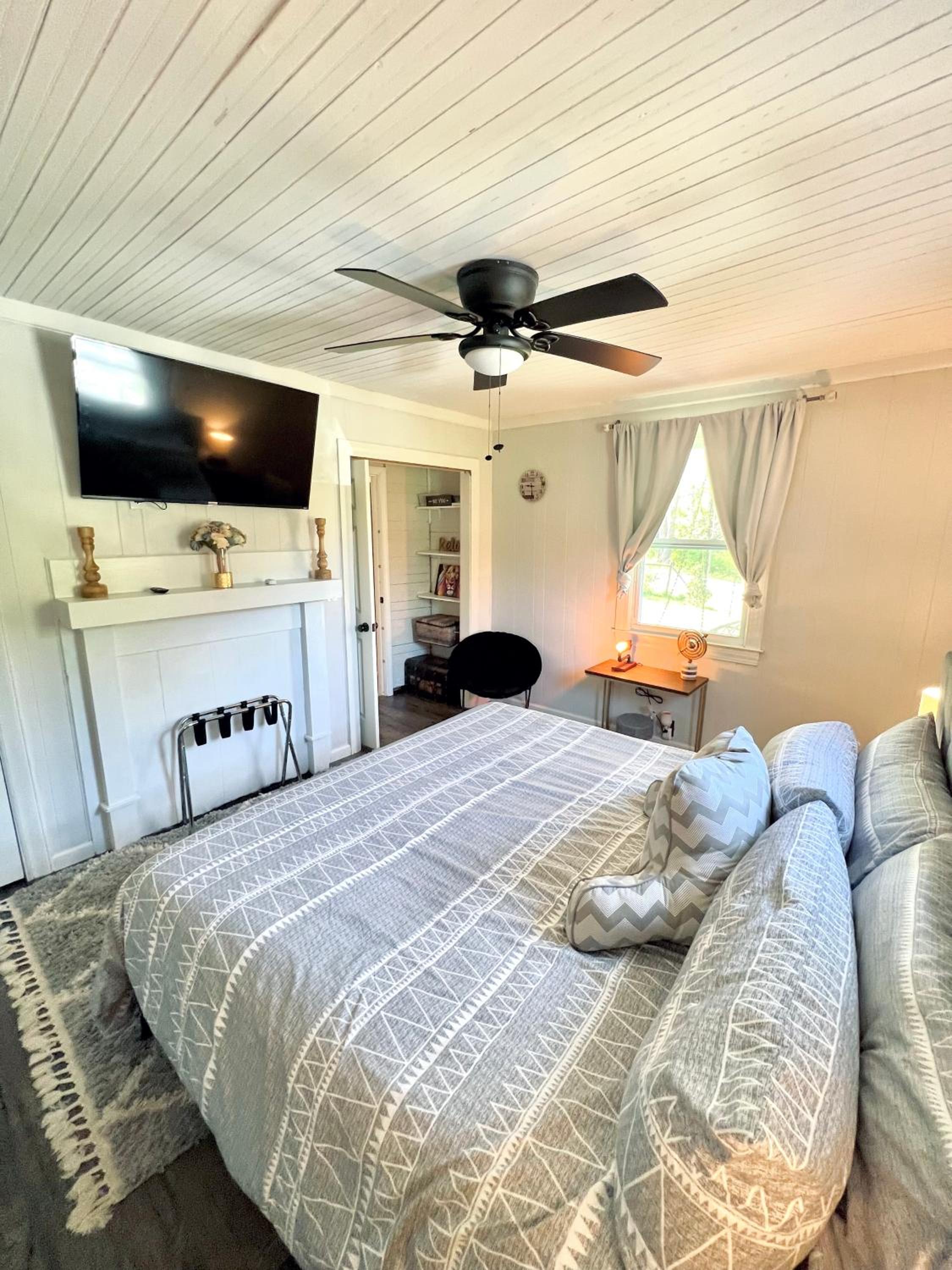 Two-Bedroom House - Photo 15