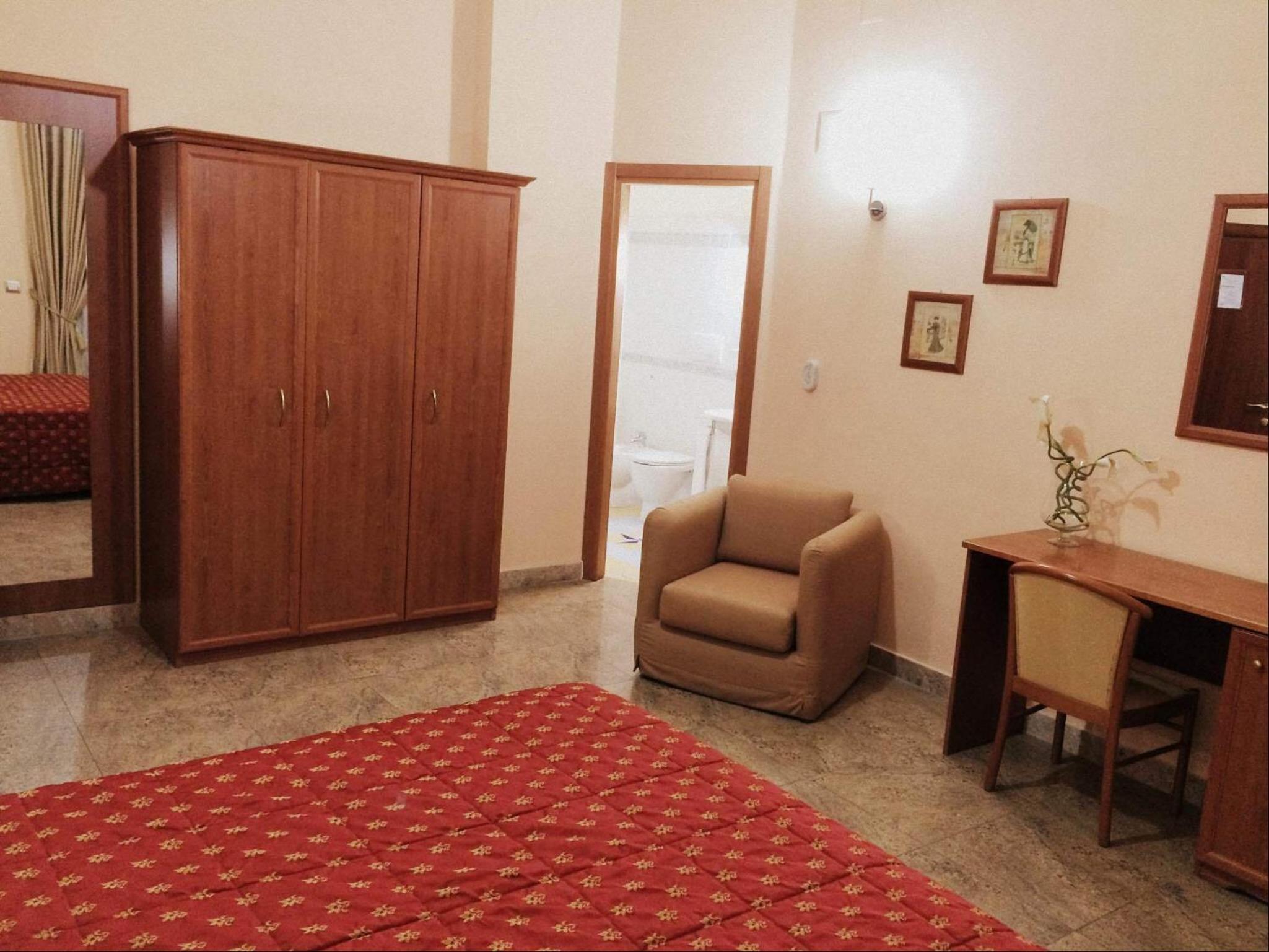 Double Room - Photo 3
