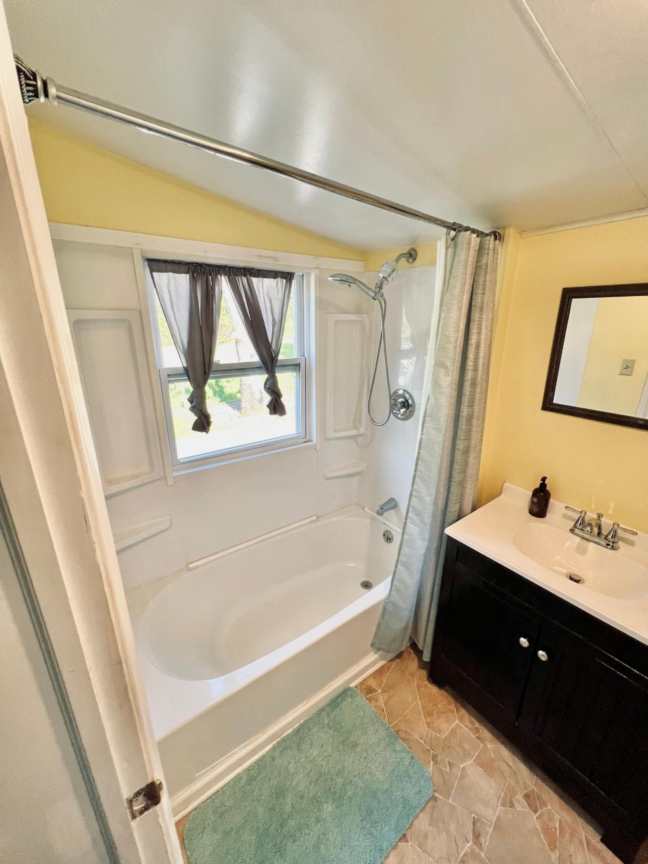 Two-Bedroom House - Photo 31