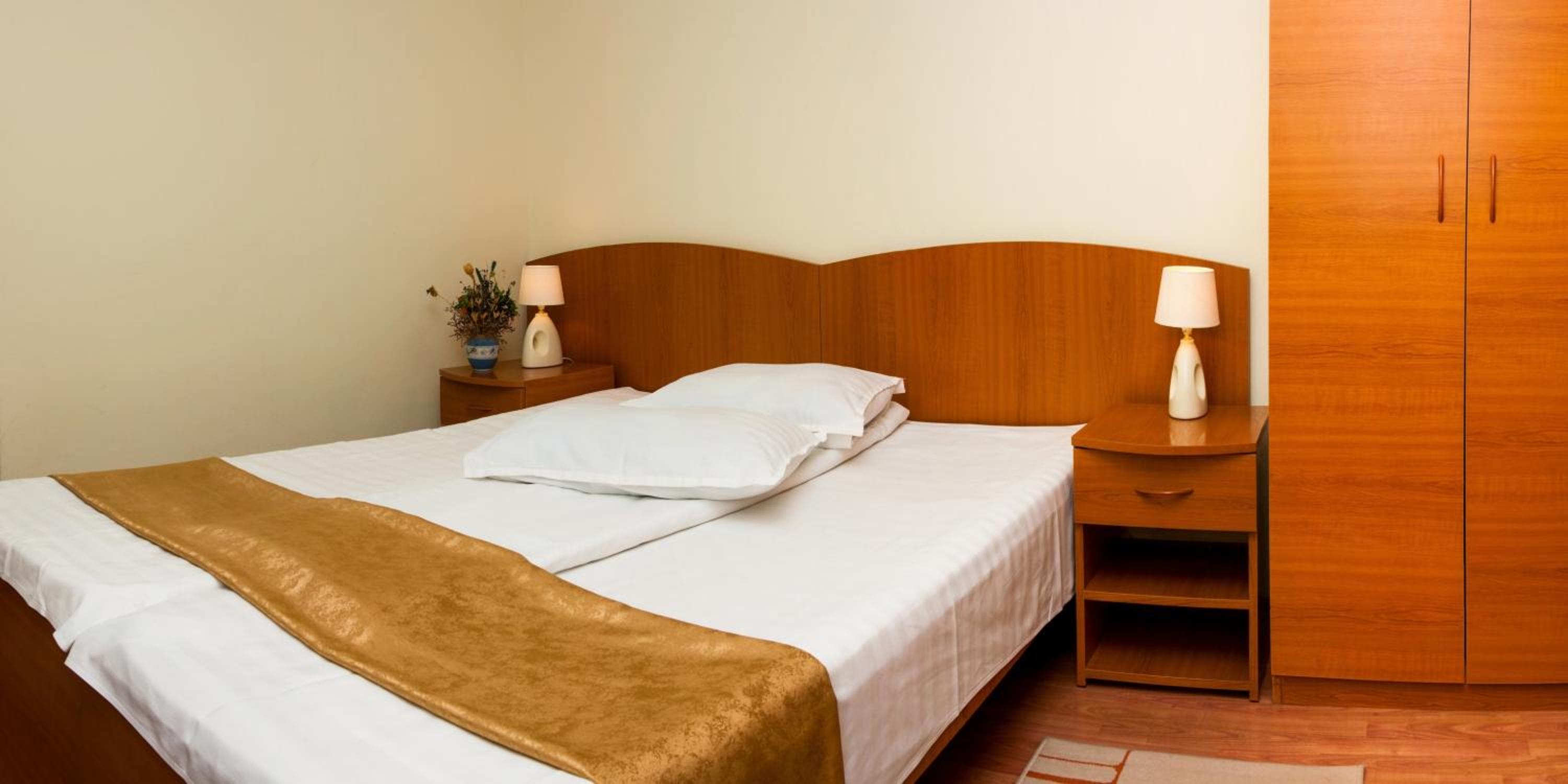 Twin Room with Balcony - Photo 4