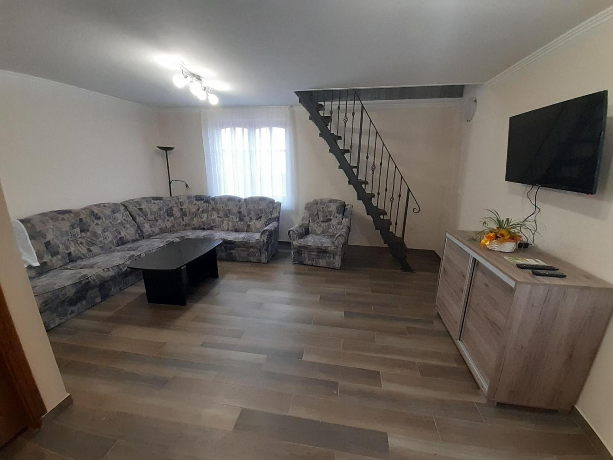 One-Bedroom Apartment - Photo 3