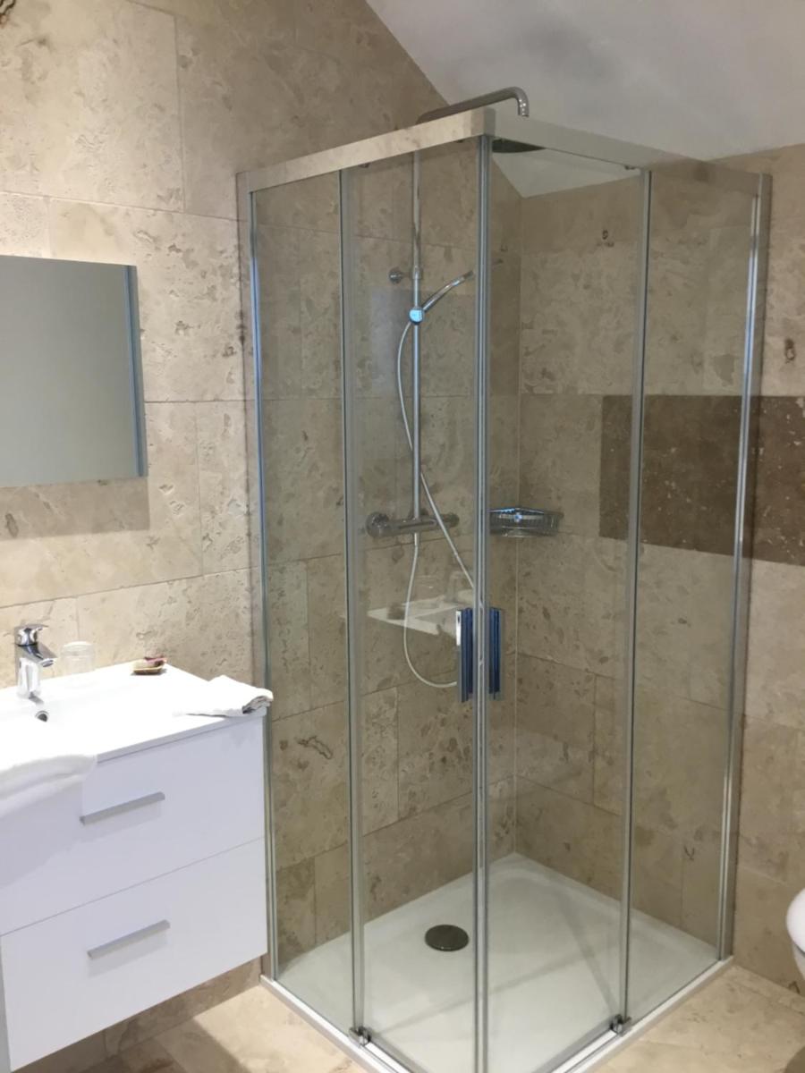 Twin Room - Photo 2