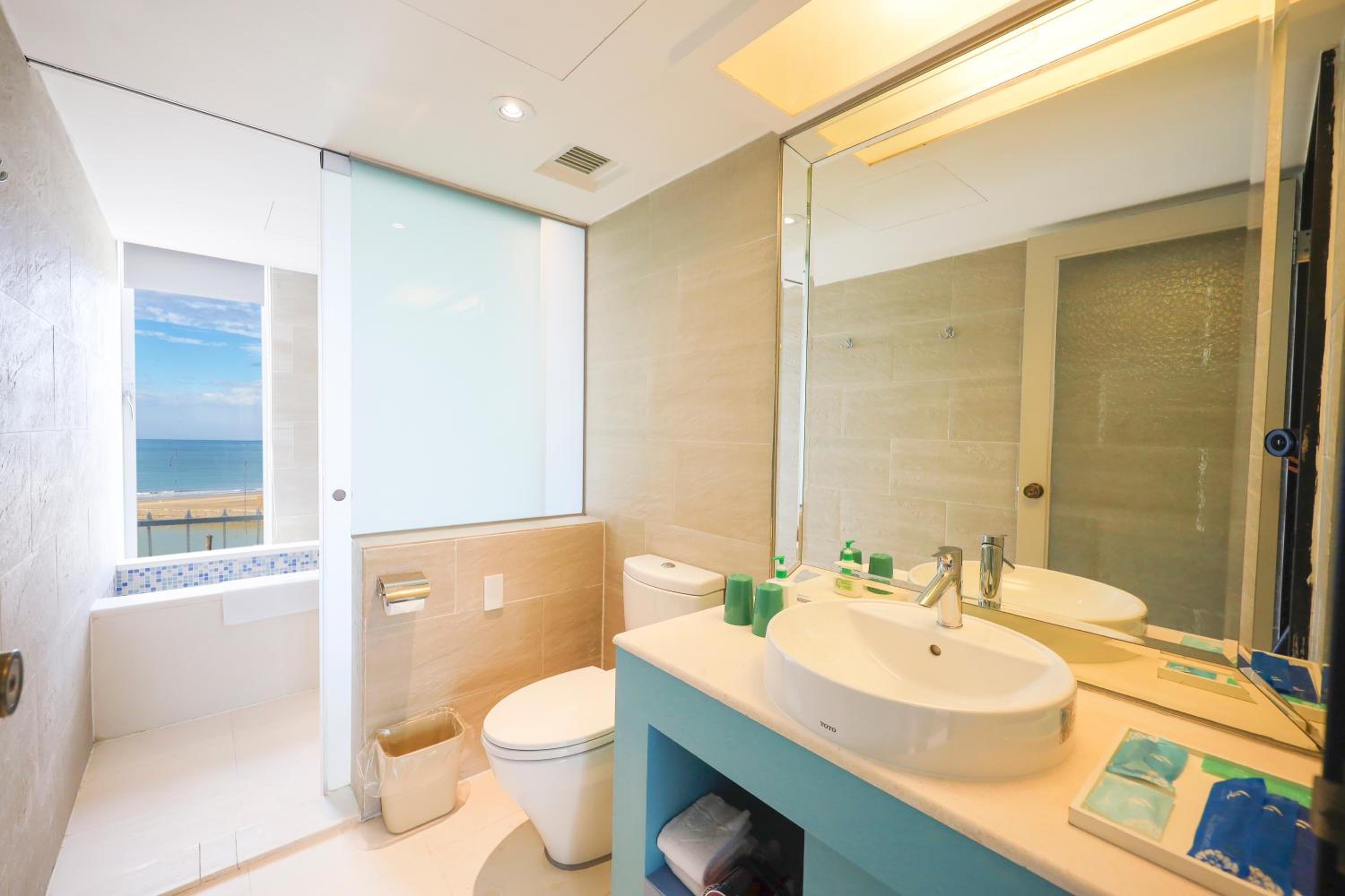 Deluxe Double Room with Sea View - Photo 10