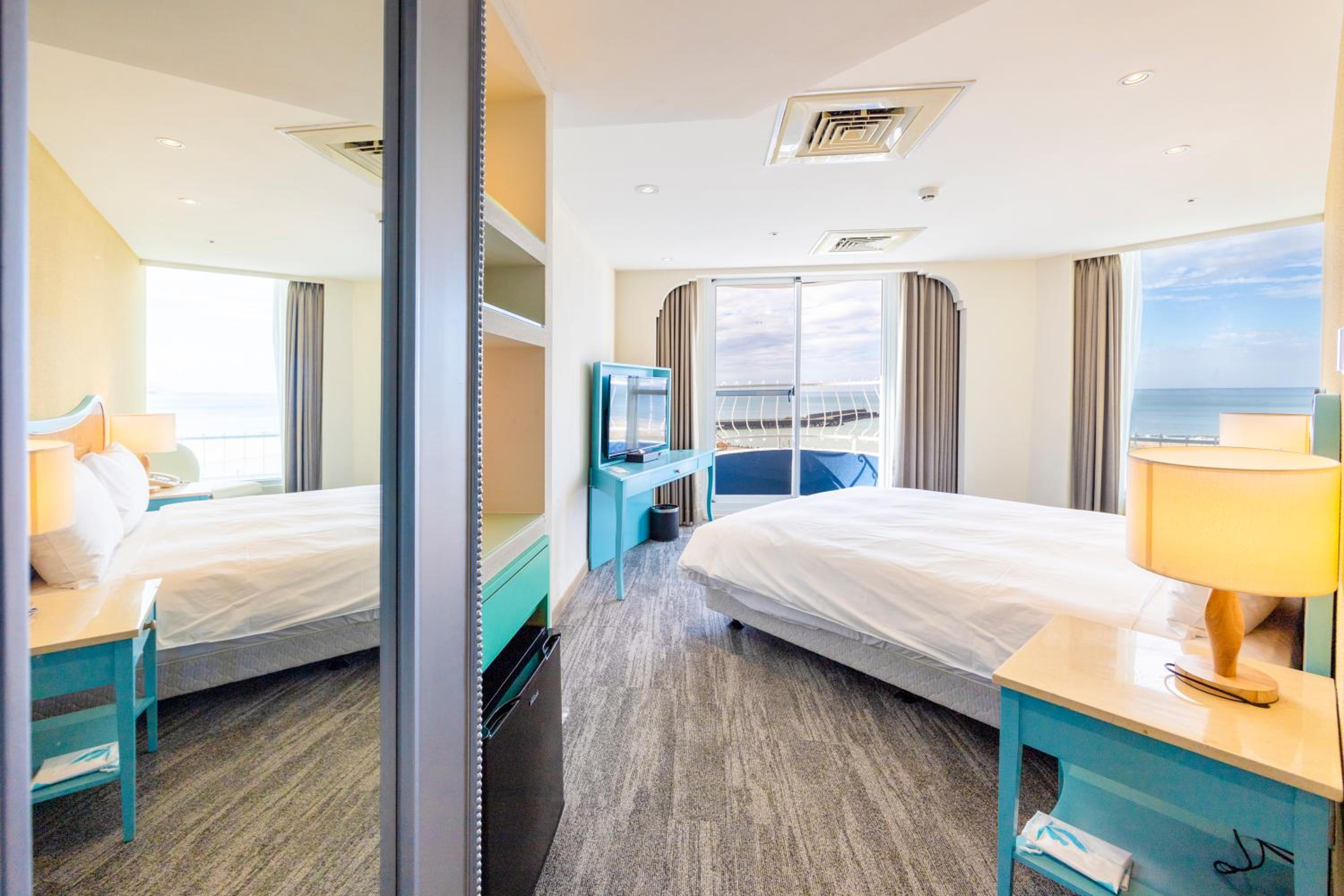 Deluxe Double Room with Sea View - Photo 3