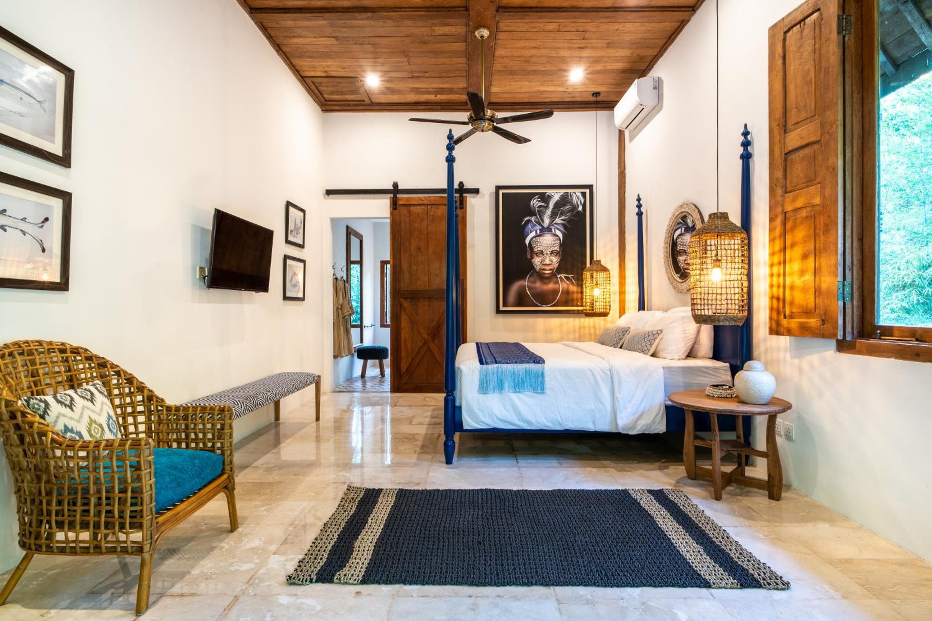 Sapphire Superior Suite