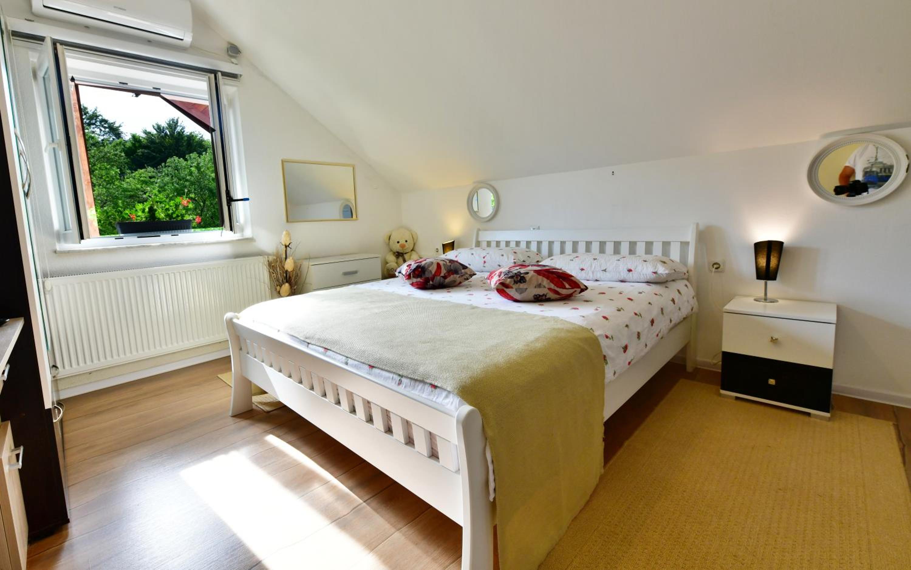 Double Room - Photo 8