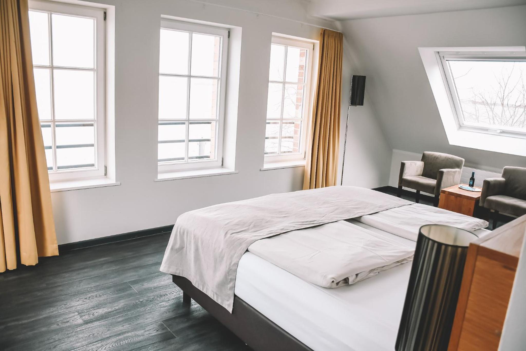 Junior Suite with Ocean View thumbnail 5