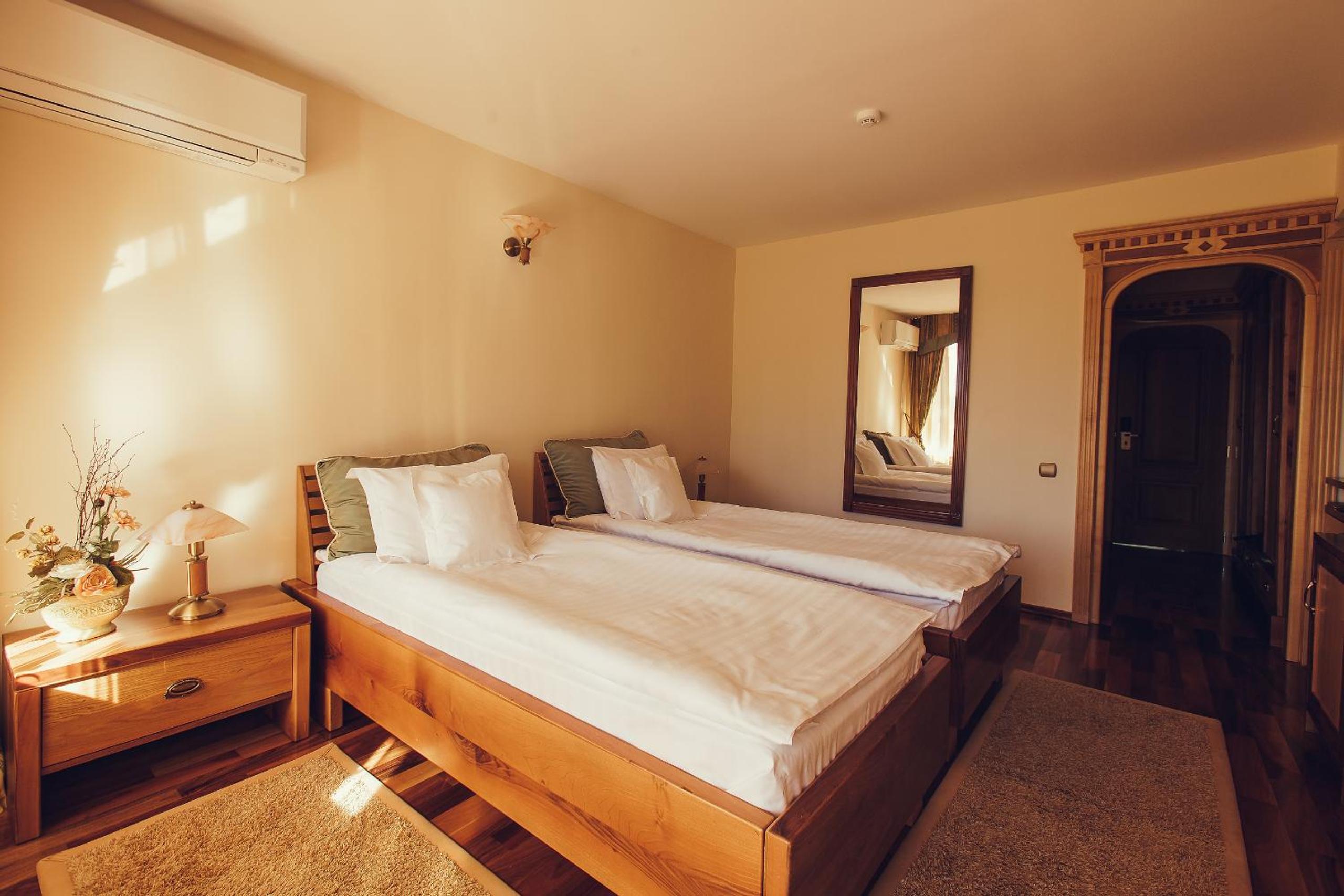 Double or Twin Room - Photo 4