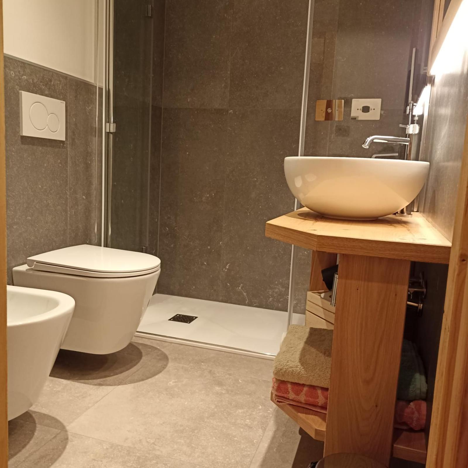 Twin Room with Shower photo 2