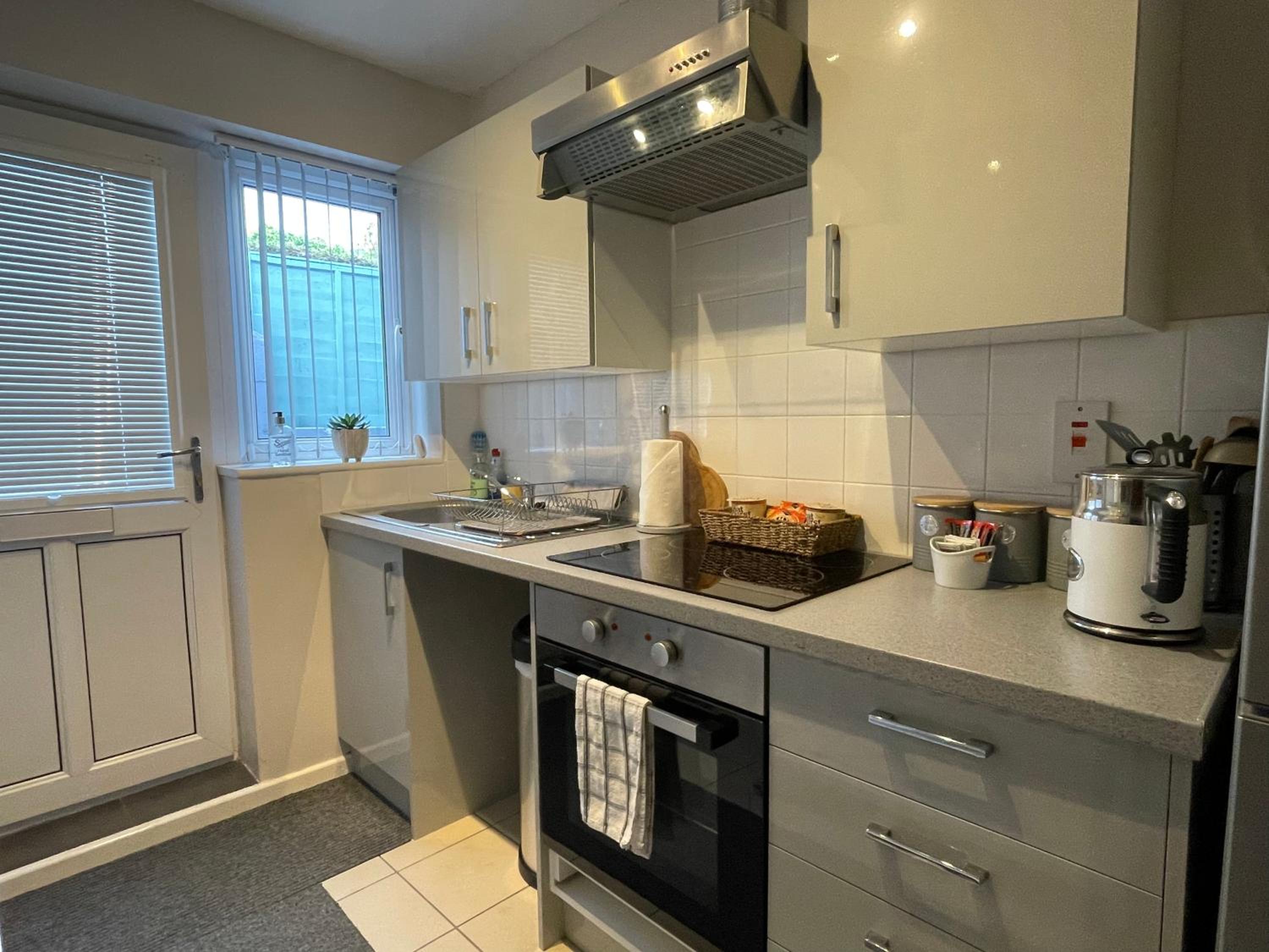 One-Bedroom House - Photo 10