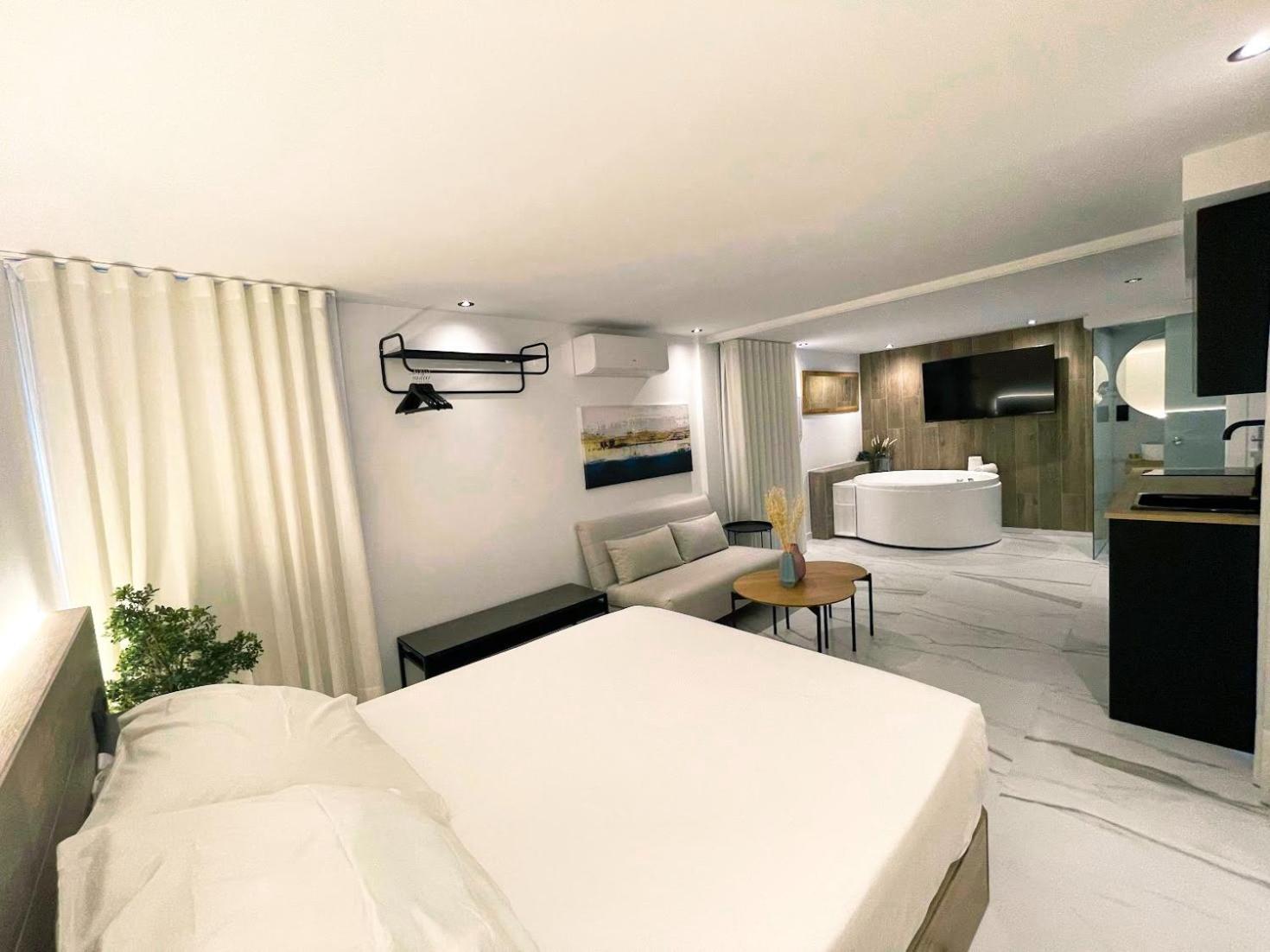 Deluxe Apartment photo 3