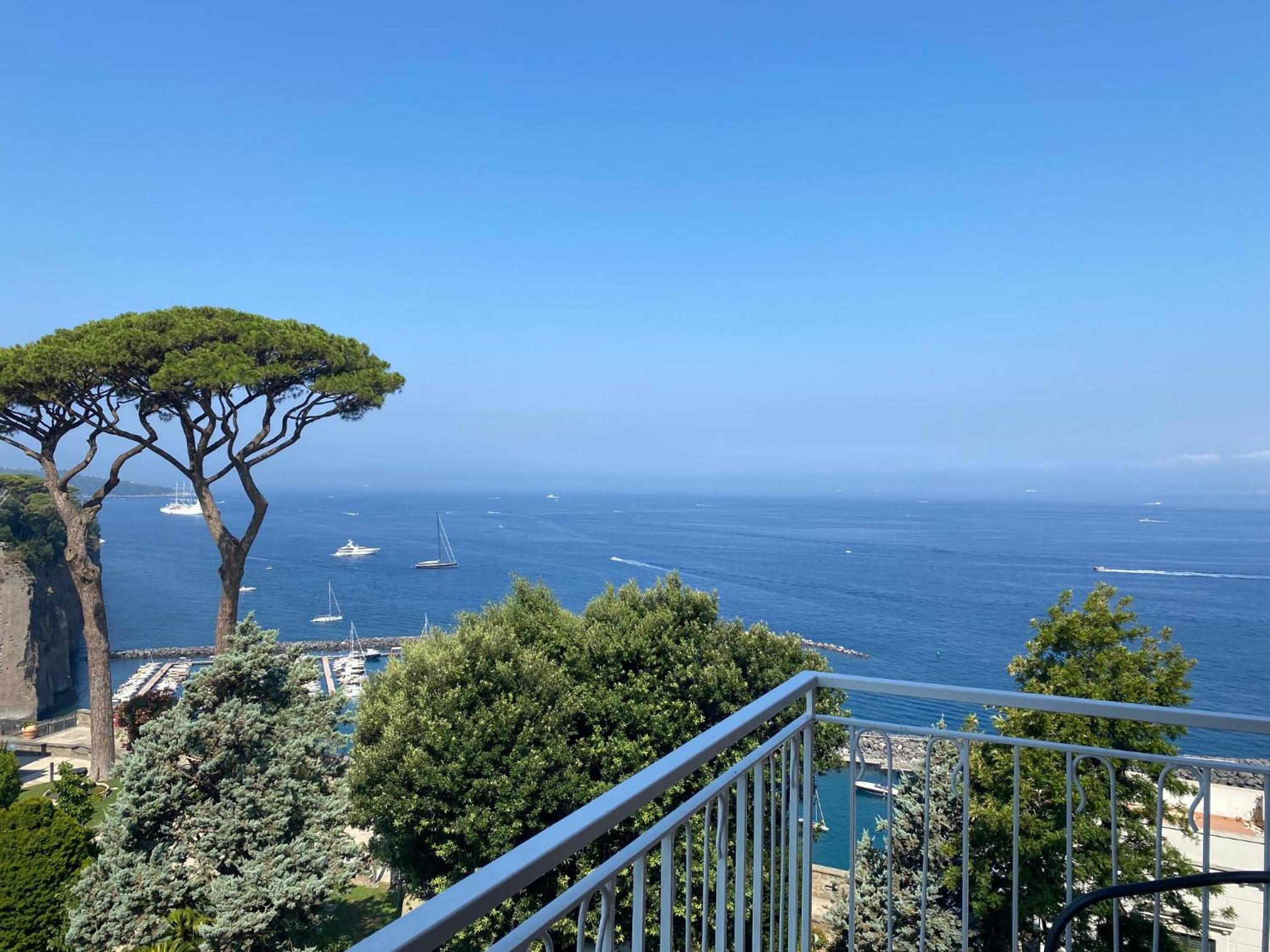 Double or Twin Room with Sea View - Photo 9