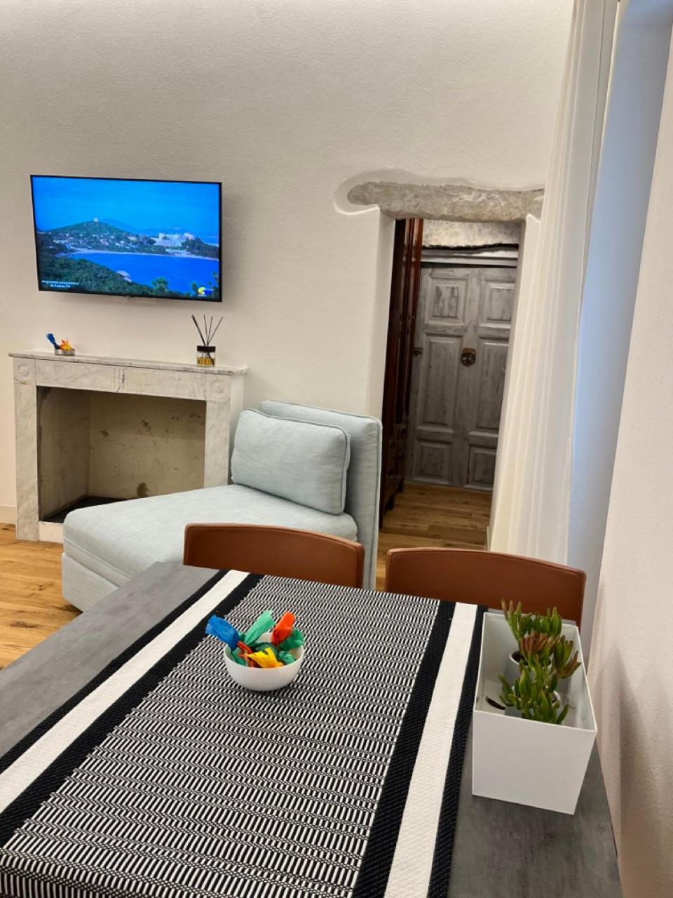 Deluxe Double or Twin Room with City View photo 2