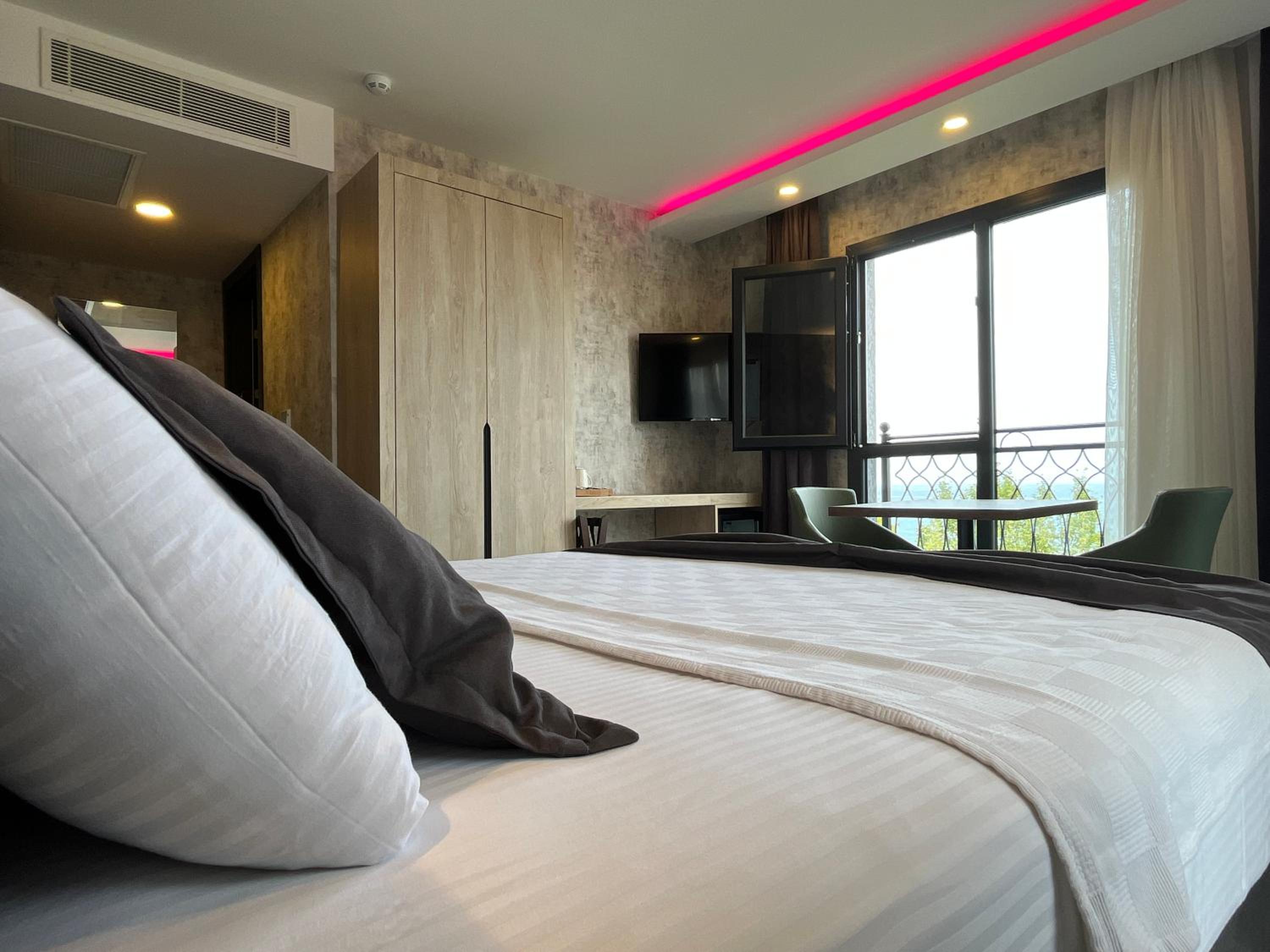 Deluxe Double Room with Sea View photo 3