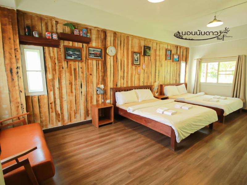 Family Room with Mountain View photo 1