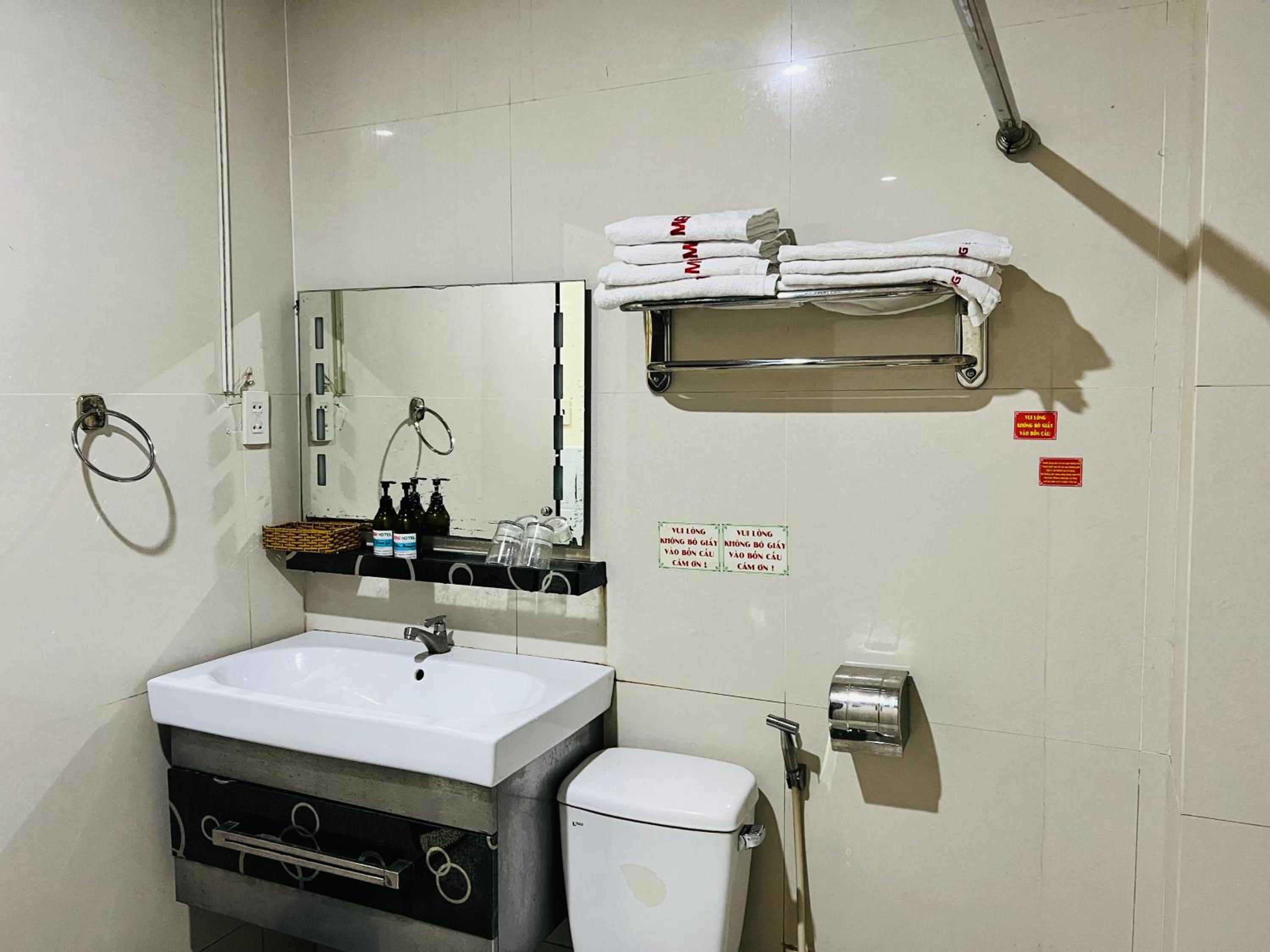 Quadruple Room with Shower - Photo 3