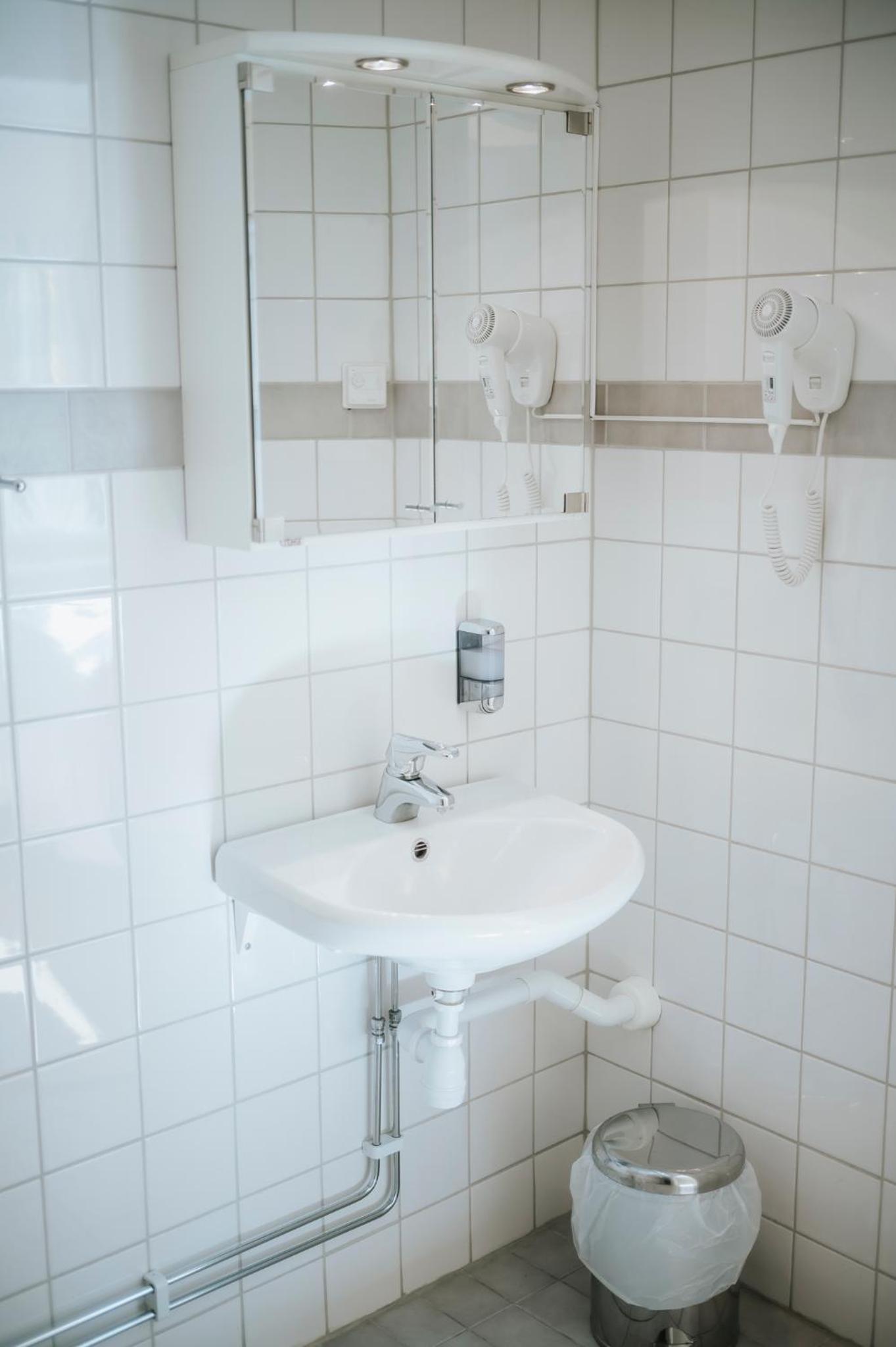 Standard Single Room with Shower photo 2