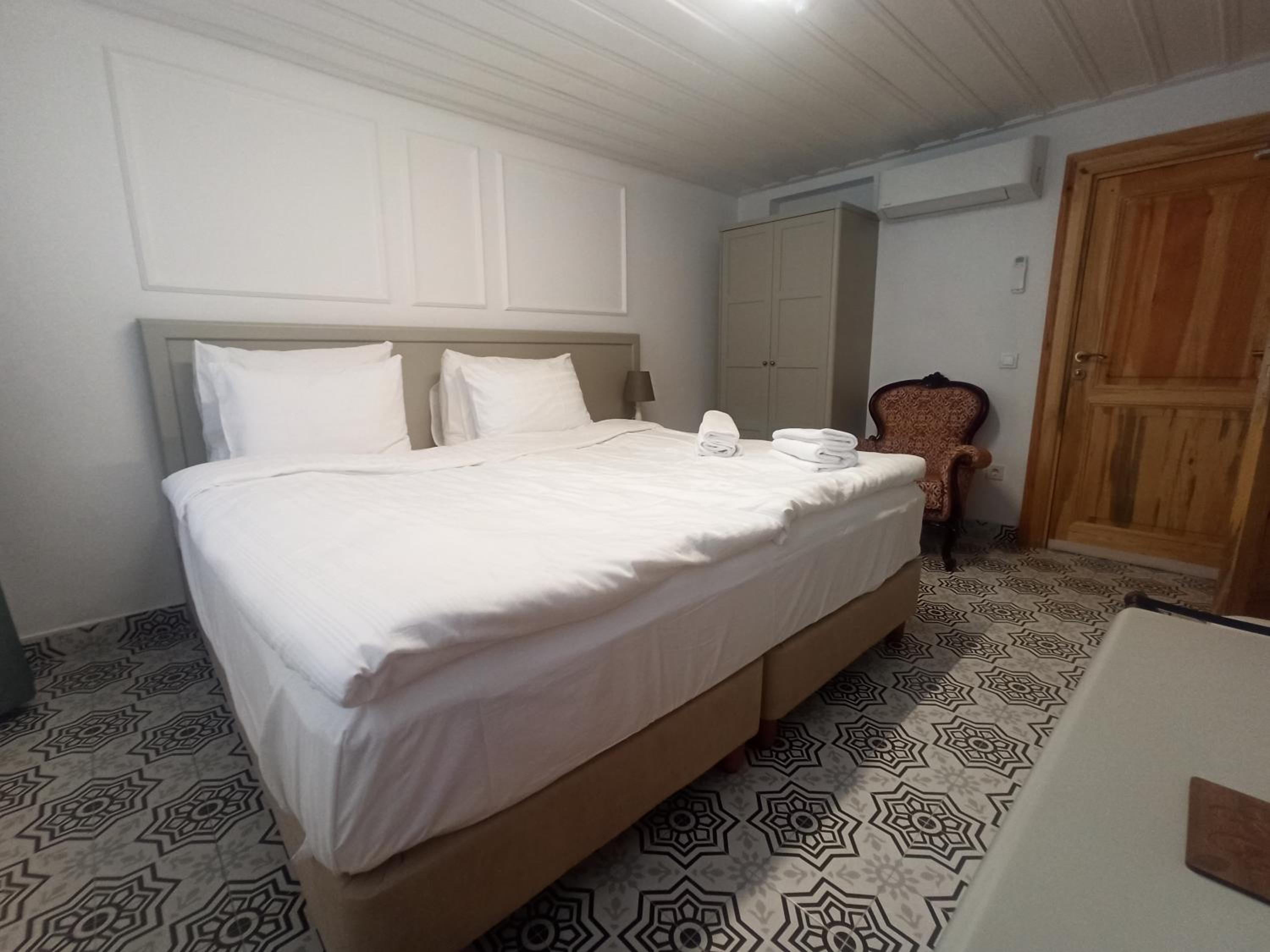 Economy Double Room photo 3