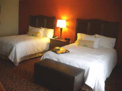 Queen Room with Two Queen Beds - Non-Smoking - Photo 1