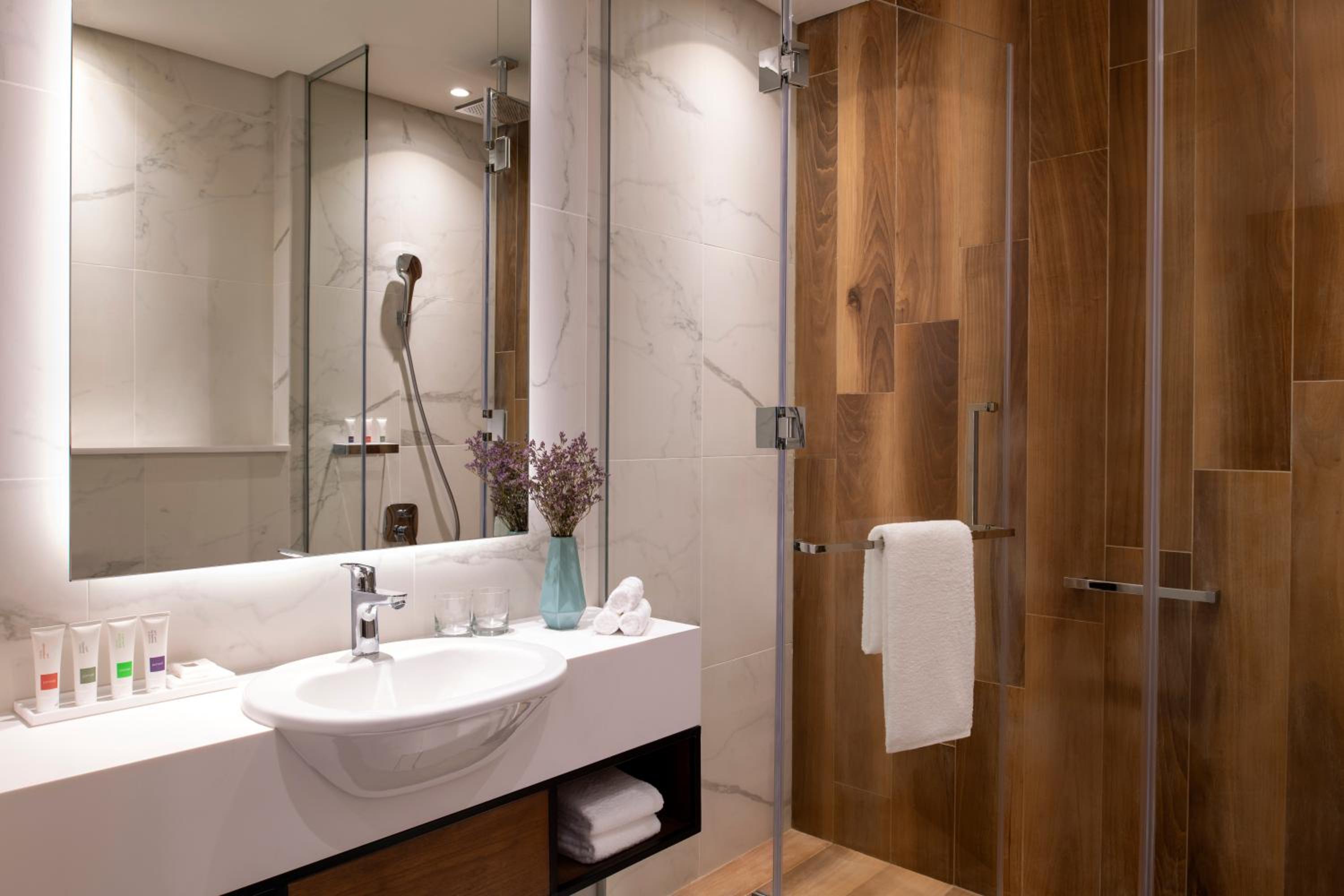 Swiss Signature One Bedroom Apartment - Photo 8