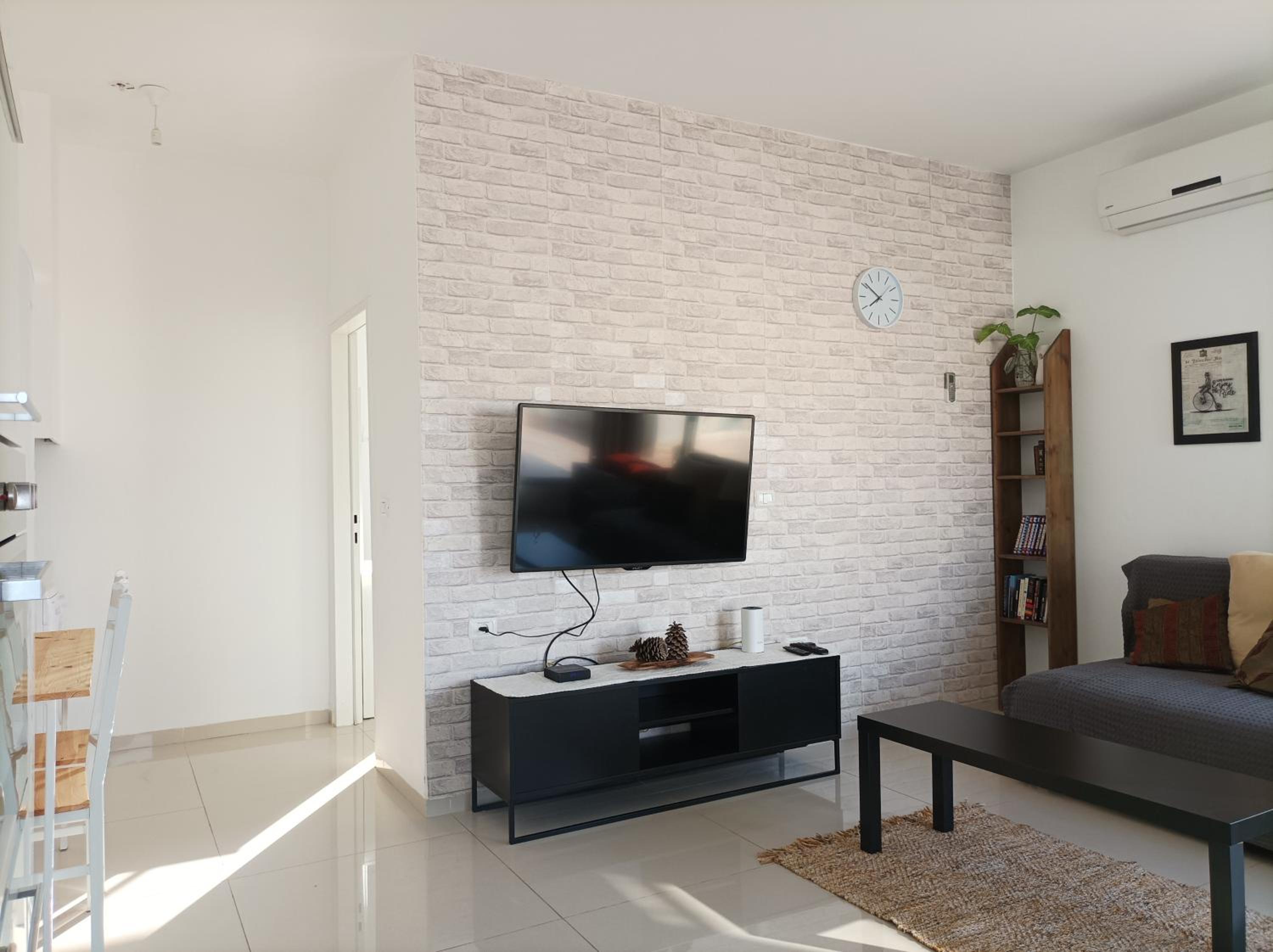One-Bedroom Apartment - Photo 11