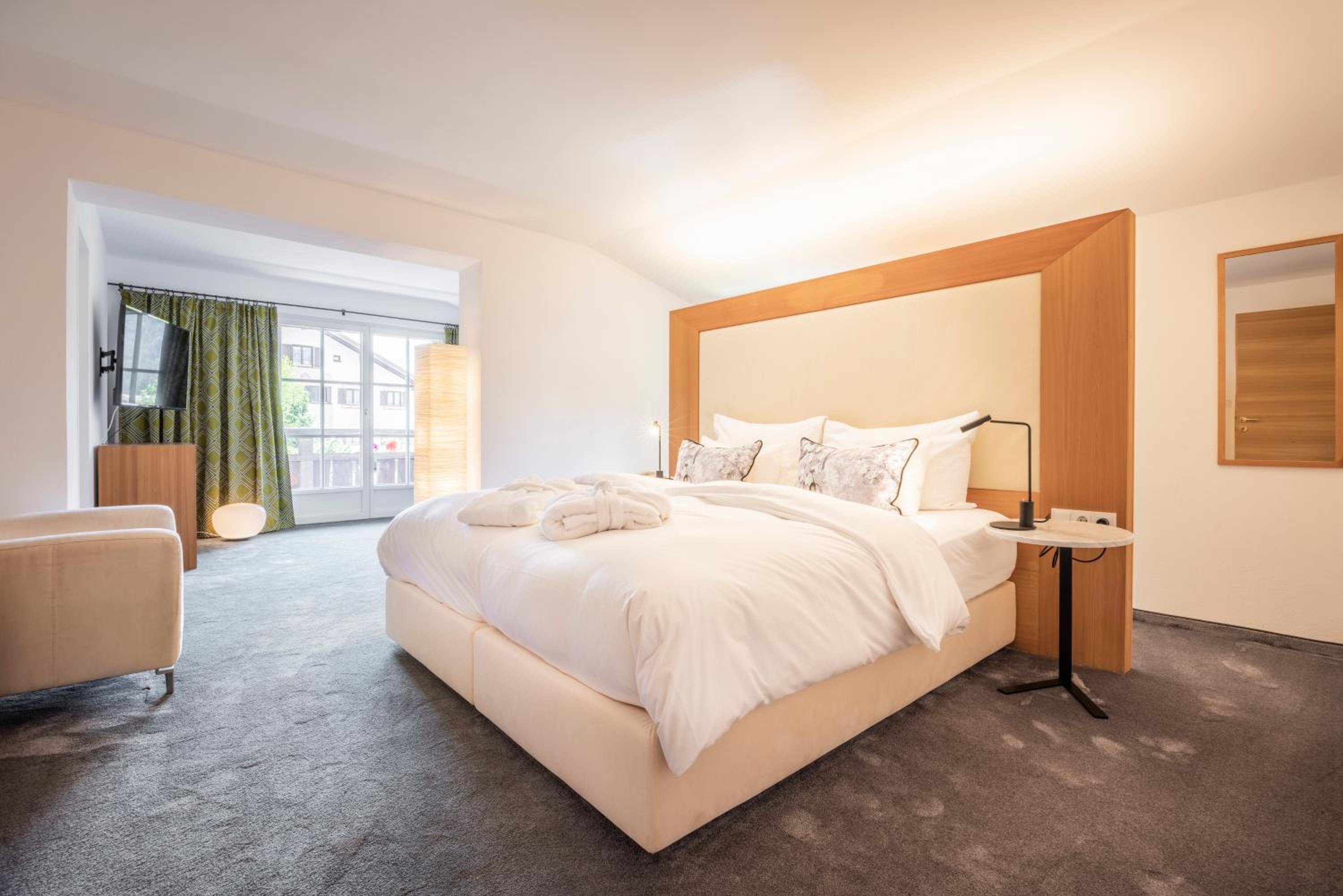 Suite - Photo 1