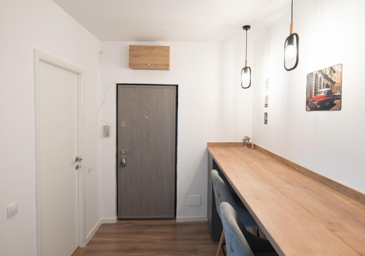 One-Bedroom Apartment - Photo 3