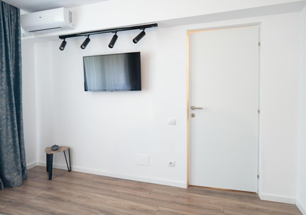 One-Bedroom Apartment - Photo 6