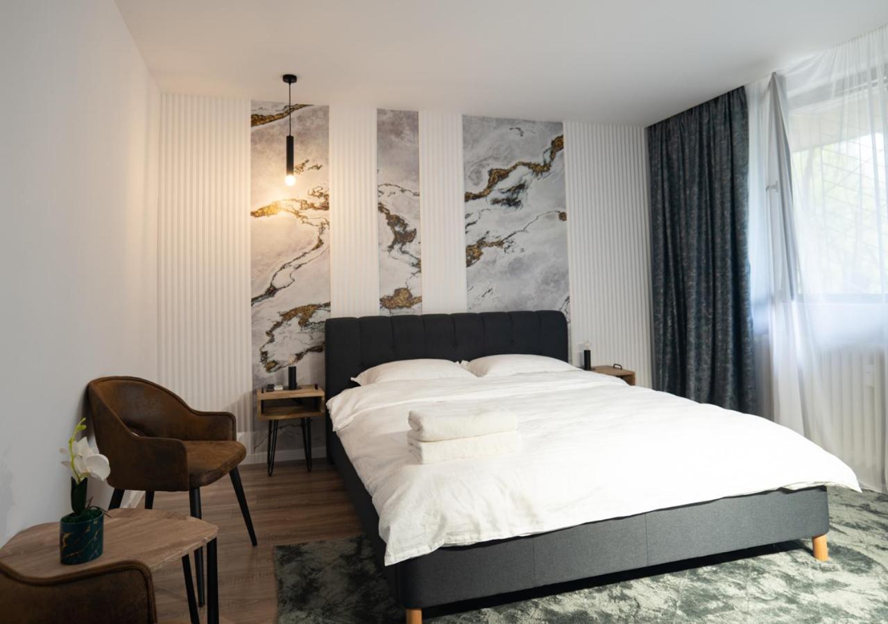 One-Bedroom Apartment - Photo 1