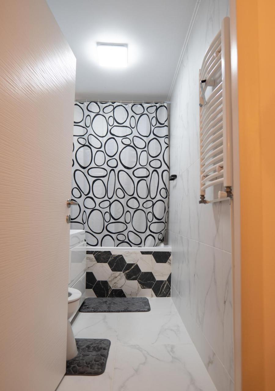 One-Bedroom Apartment - Photo 11