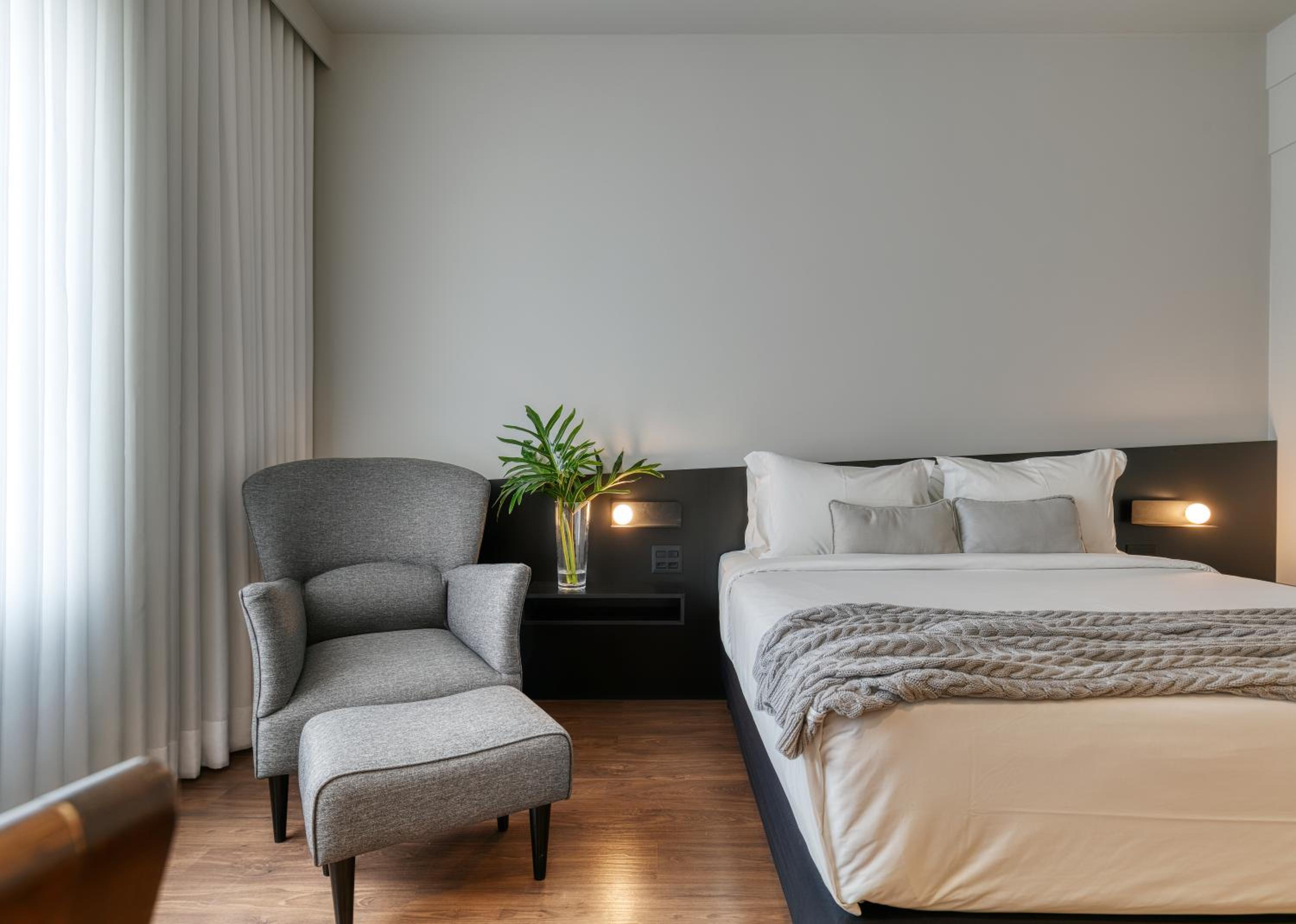 Standard Room with One Double Bed and One Single Bed - Photo 4