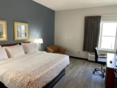 Deluxe King Room with Water View - Non-Smoking - Photo 1