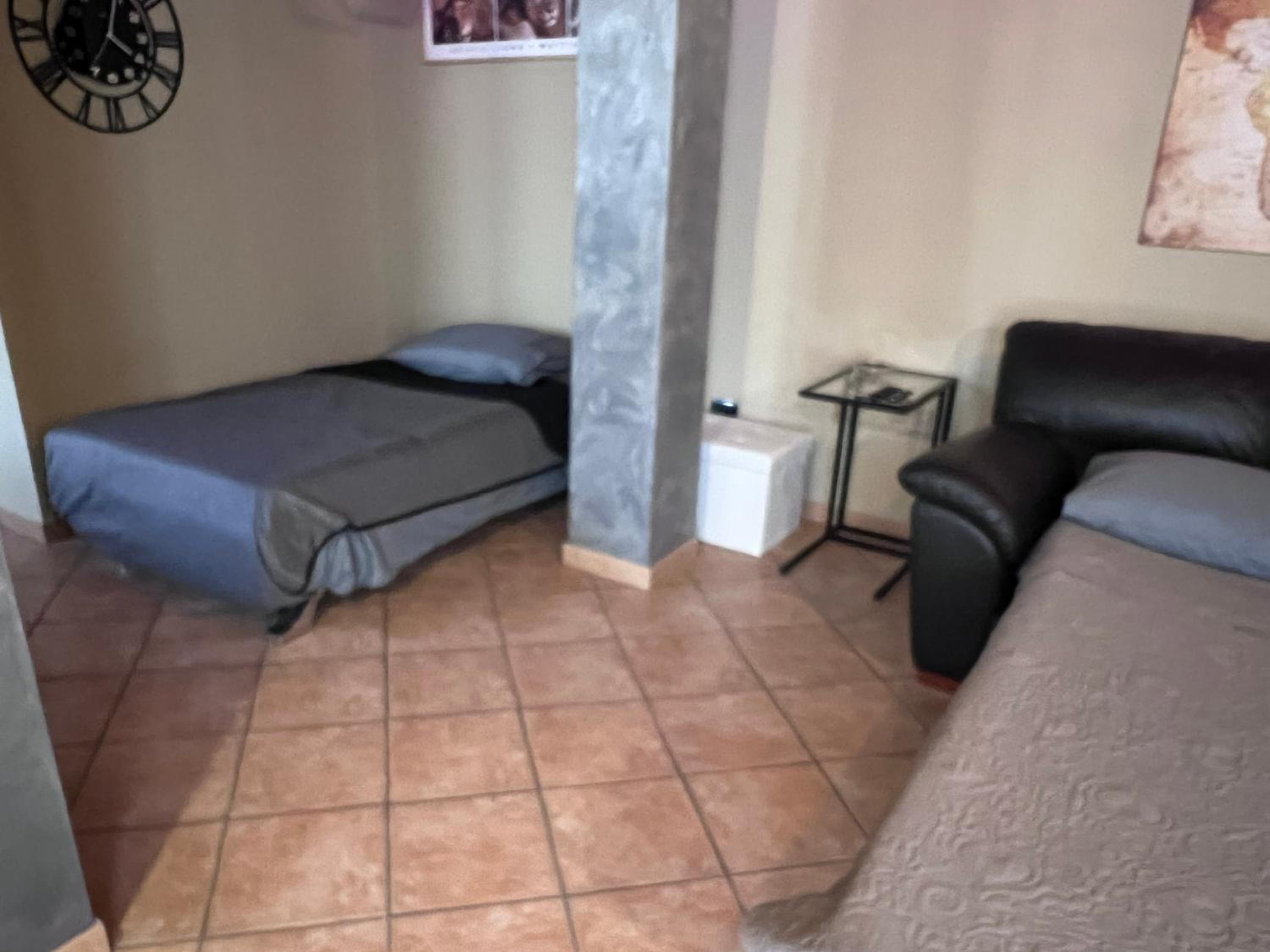 Studio Apartment - Photo 42