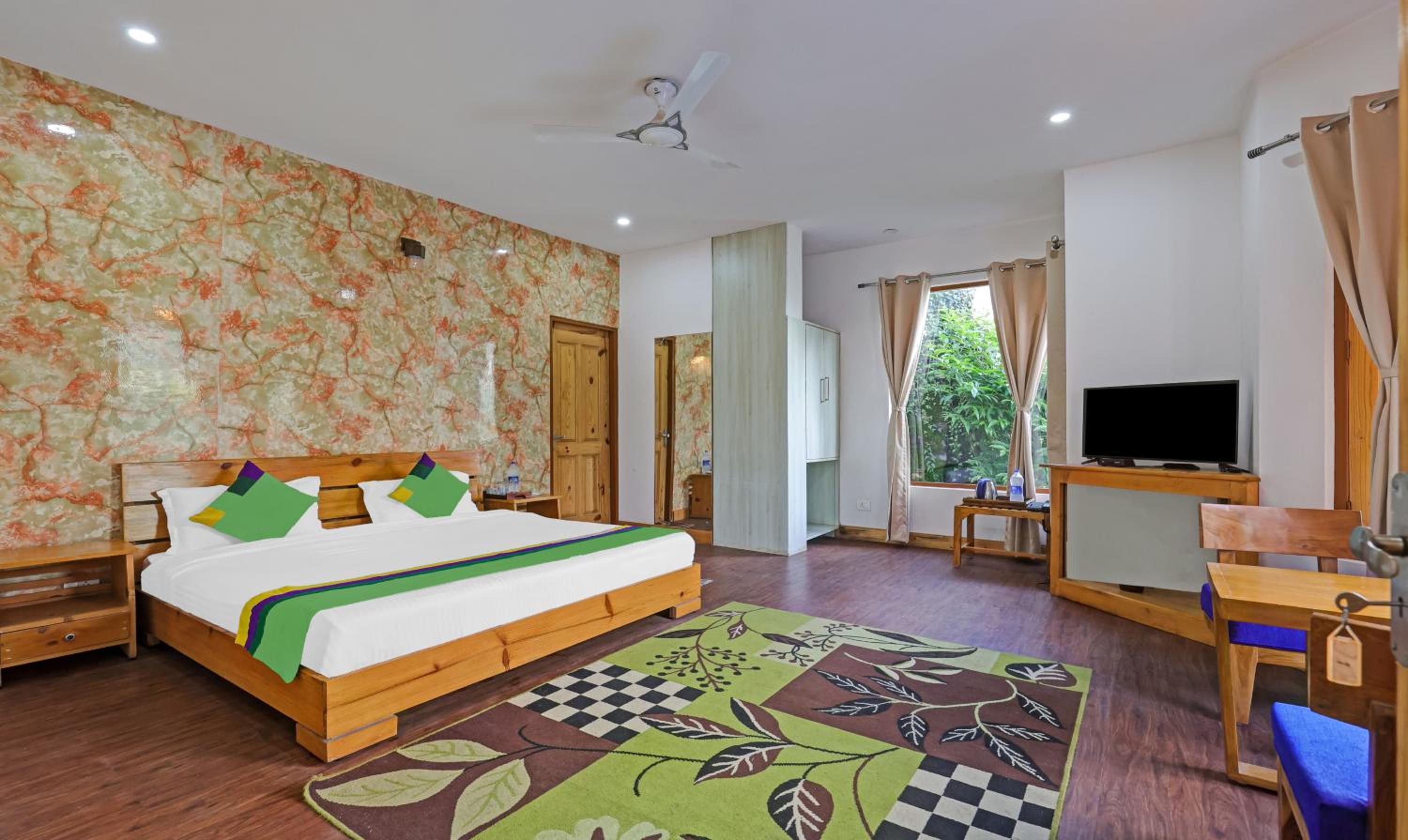 Deluxe Room - Photo 3