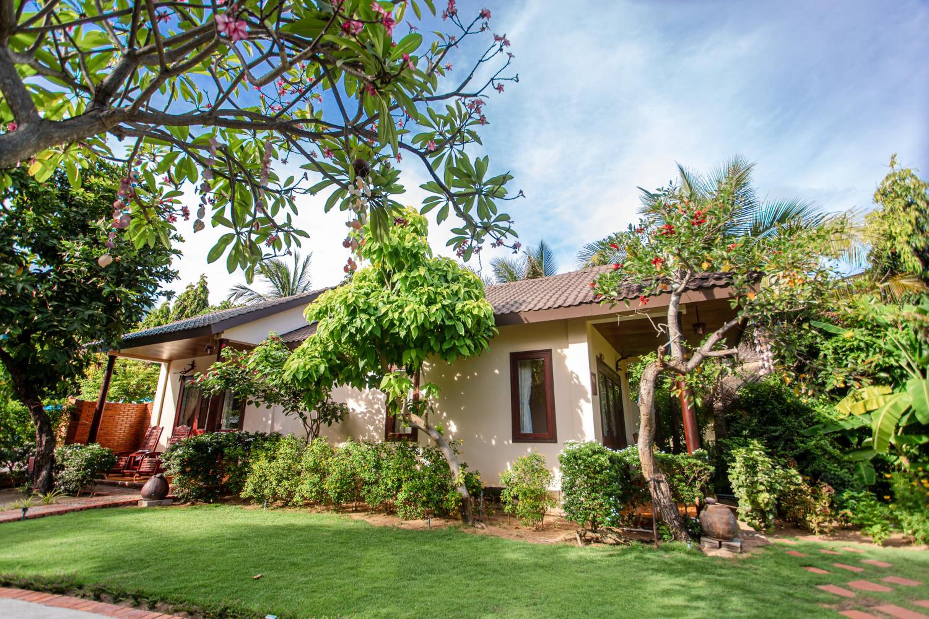 Bungalow Double with Garden View photo 3