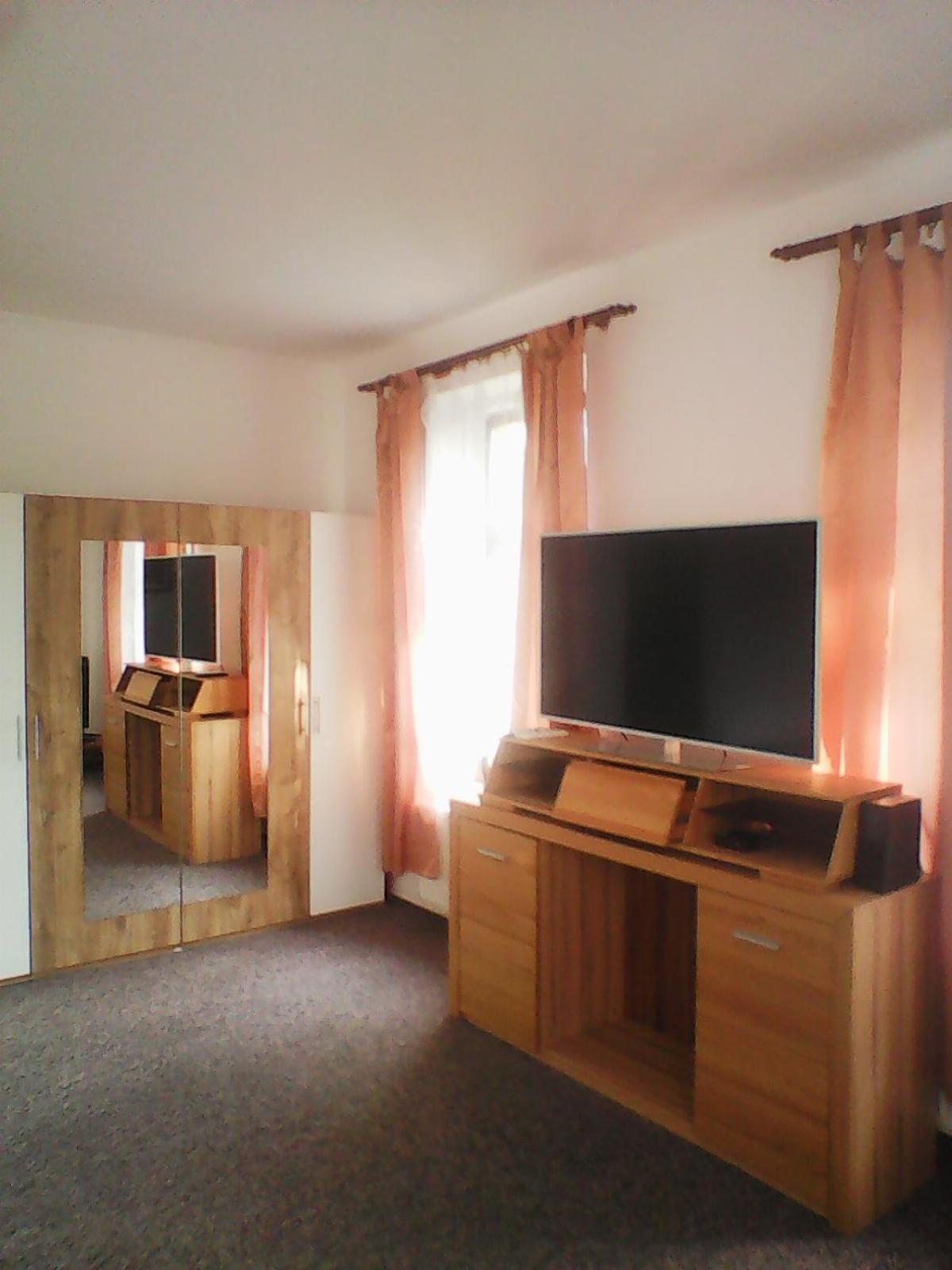 Family Room with Private Bathroom photo 3