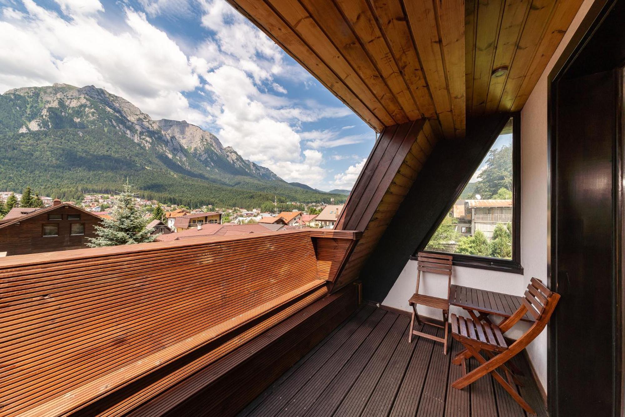 Double Room with Mountain View - Photo 6